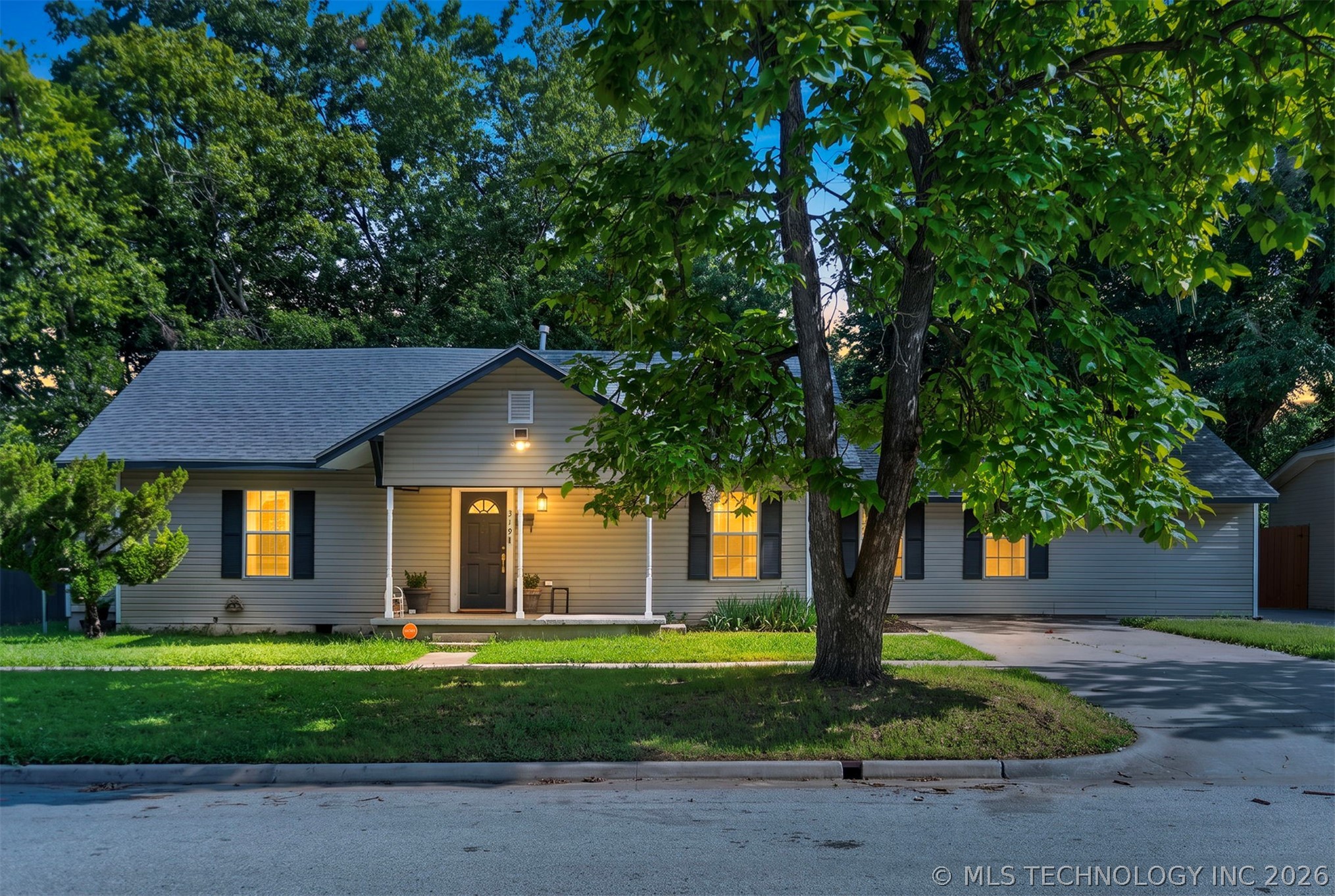 319 W Bryan Avenue — photo