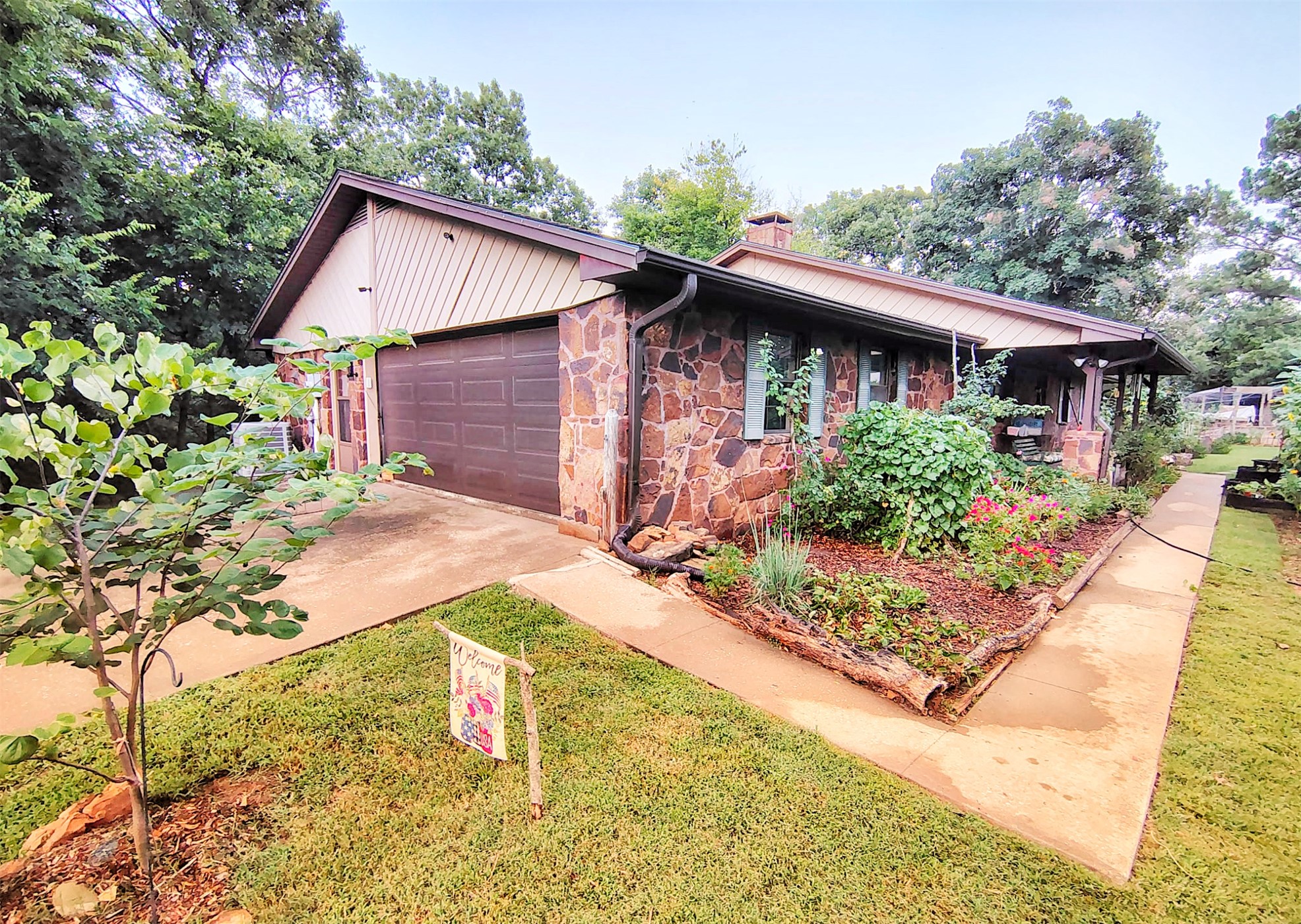 3512 N 3693P — photo