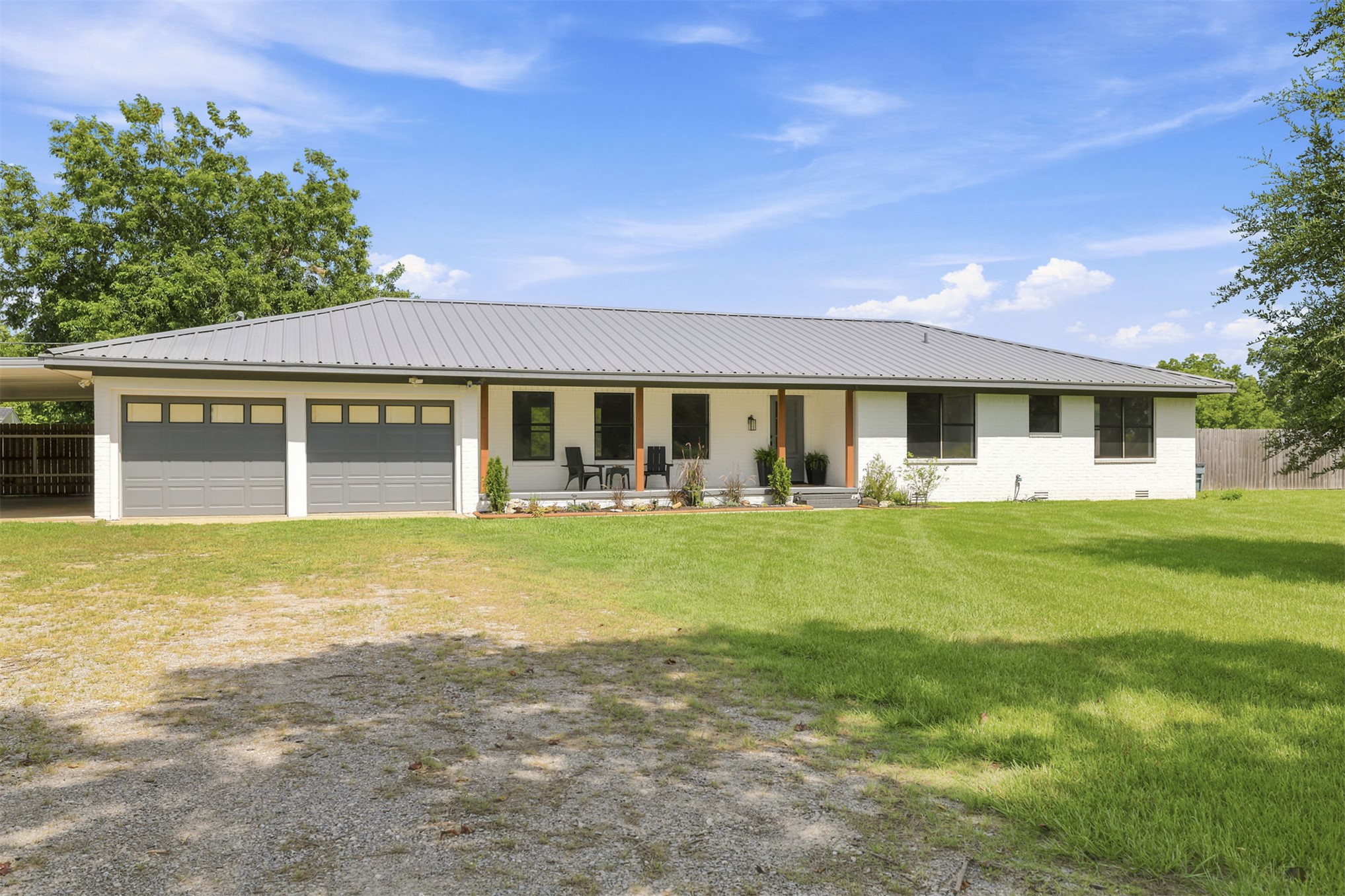 633 W Swinney Road — photo