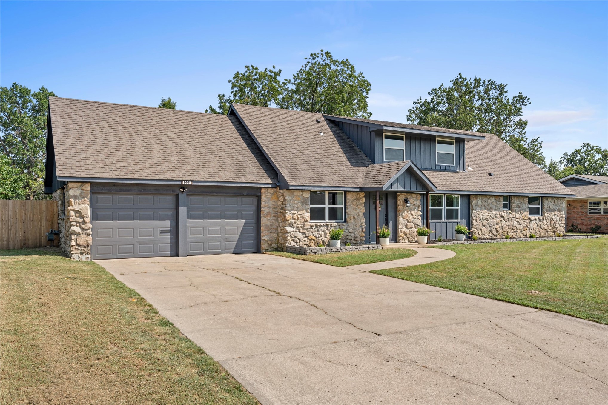 1032 Grandview — photo