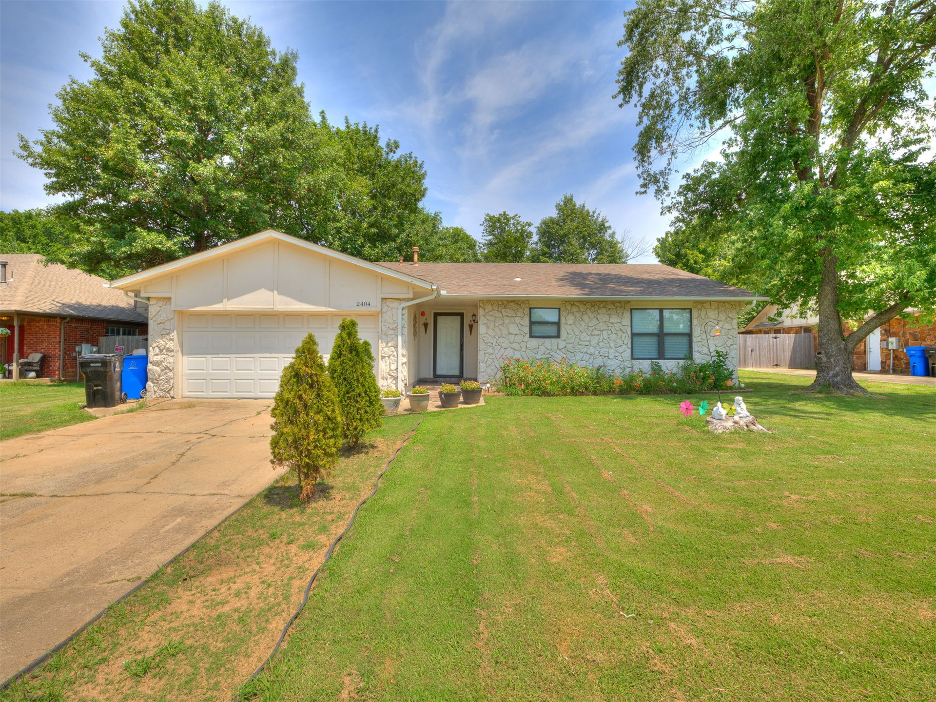 2404 E Fort Worth Street — photo