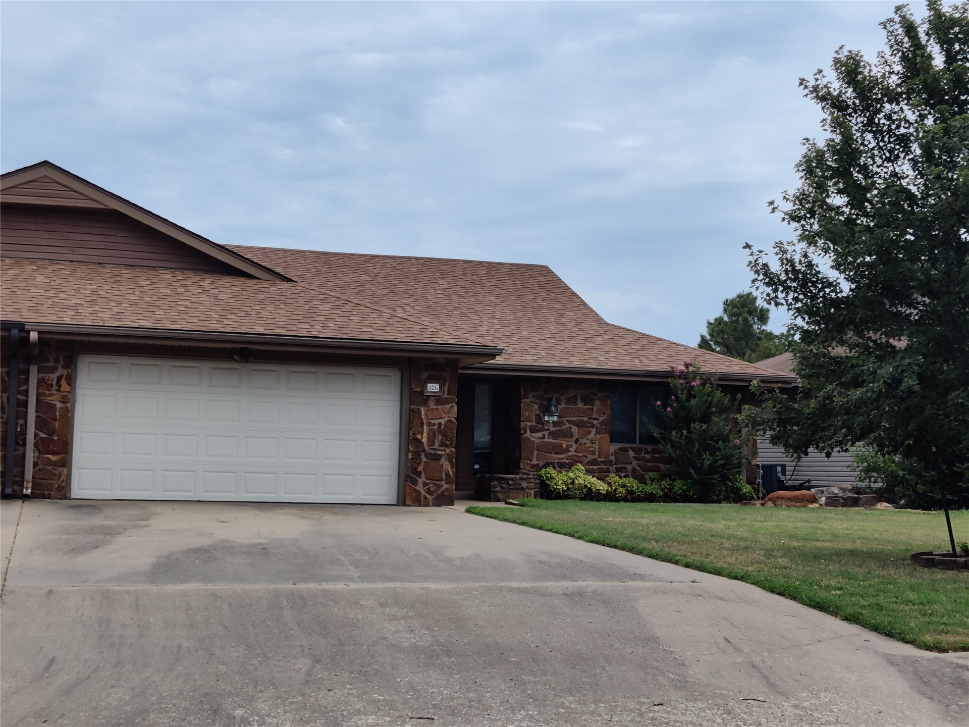 826 SE Quail Ridge Road — photo