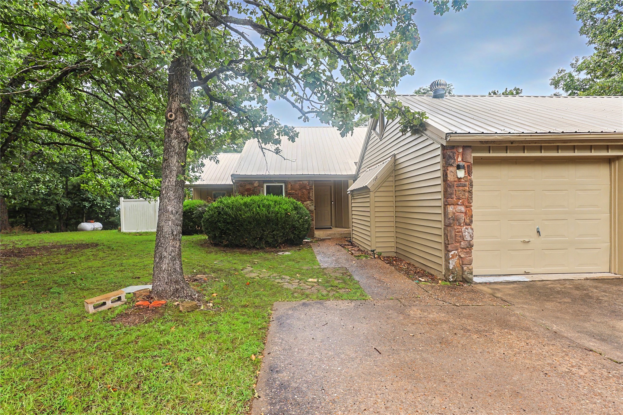 106 Summit Ridge Drive — photo