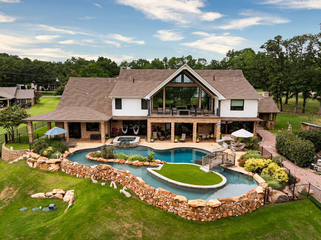 8523 Lake View Drive — photo