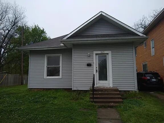 1021 N F Street — photo