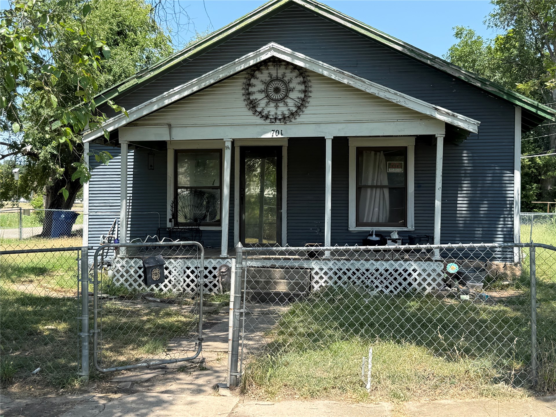 701 E 7th Street — photo