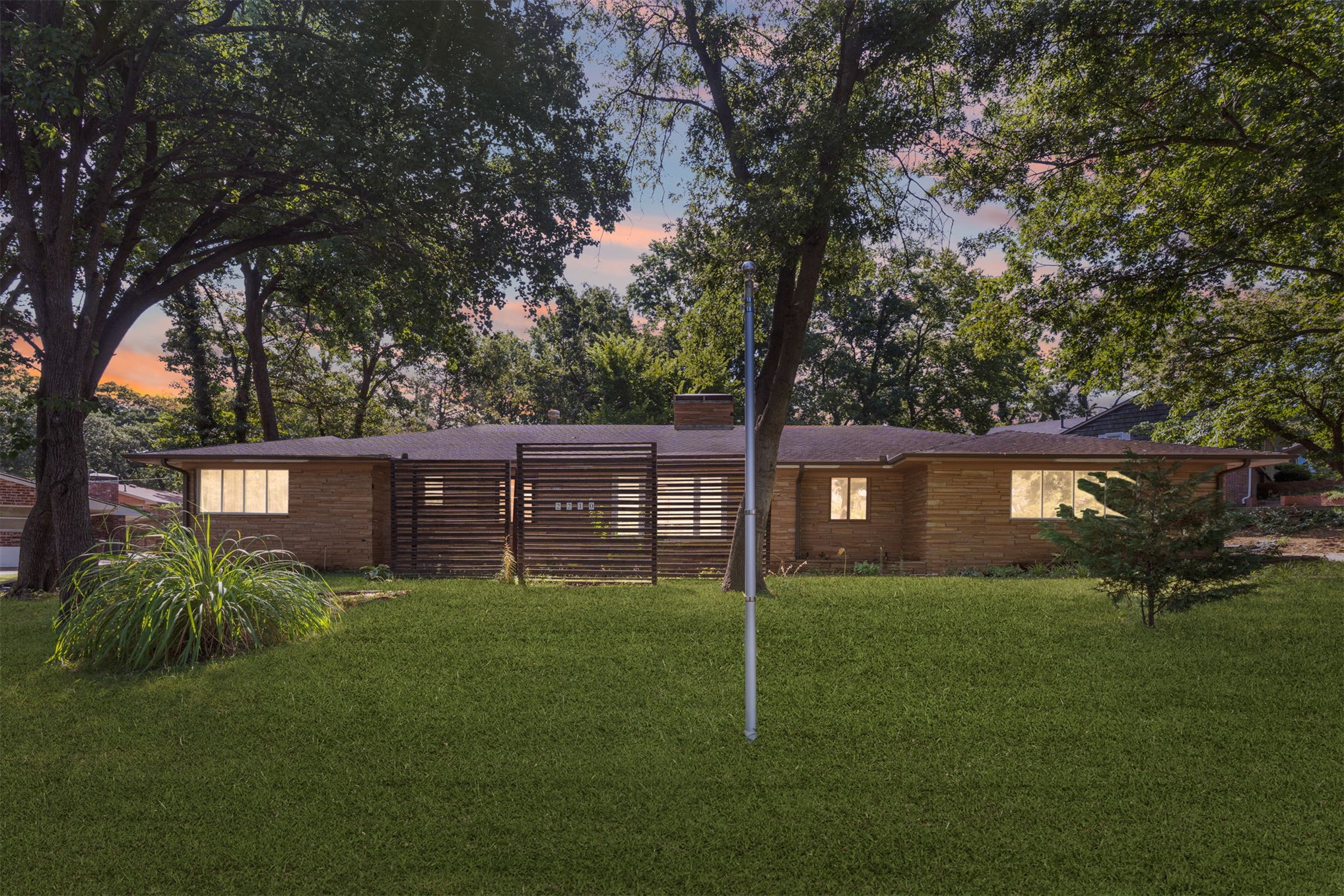 2210 Skyline Drive — photo