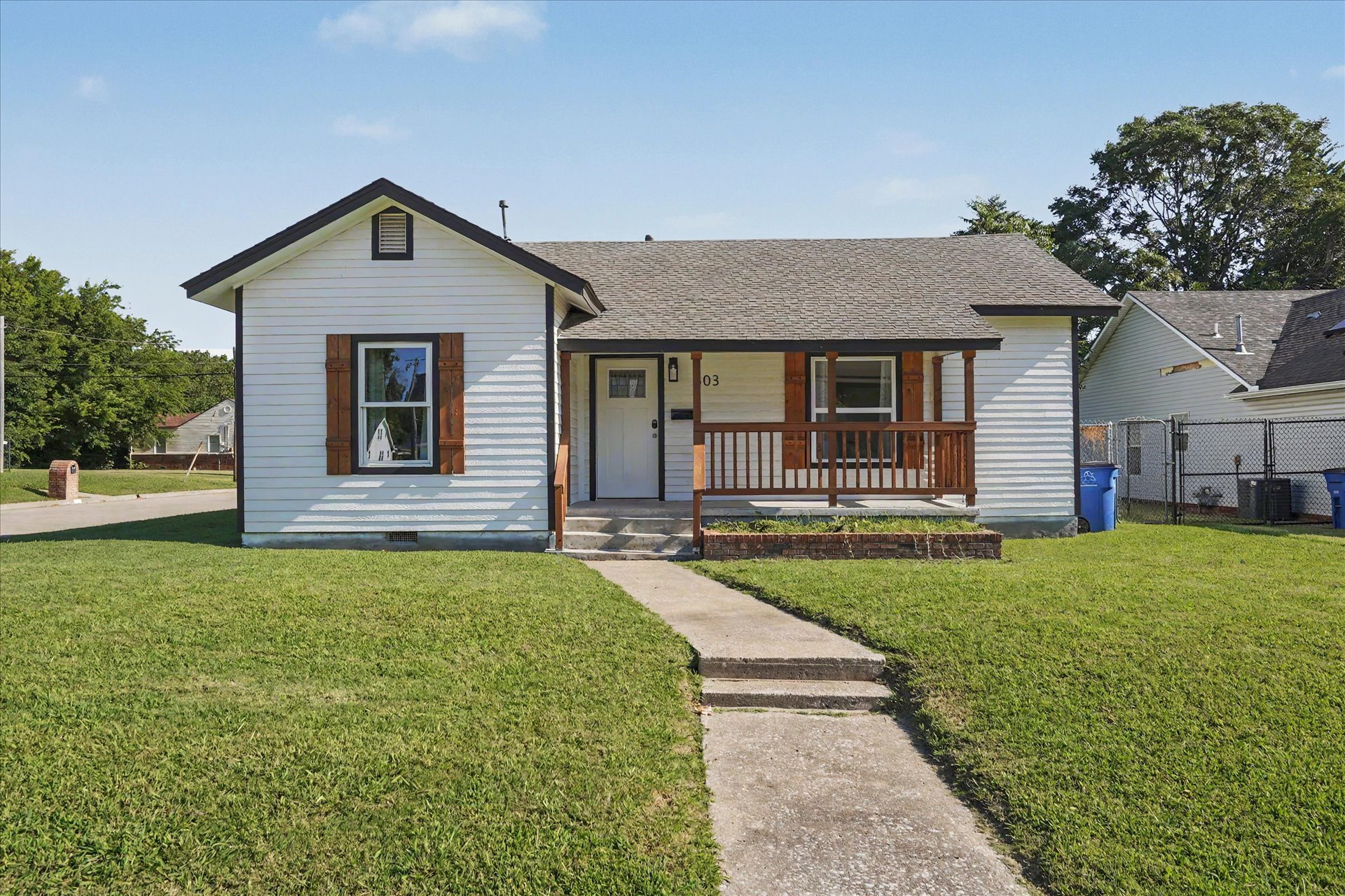 503 E Marshall Place E — photo