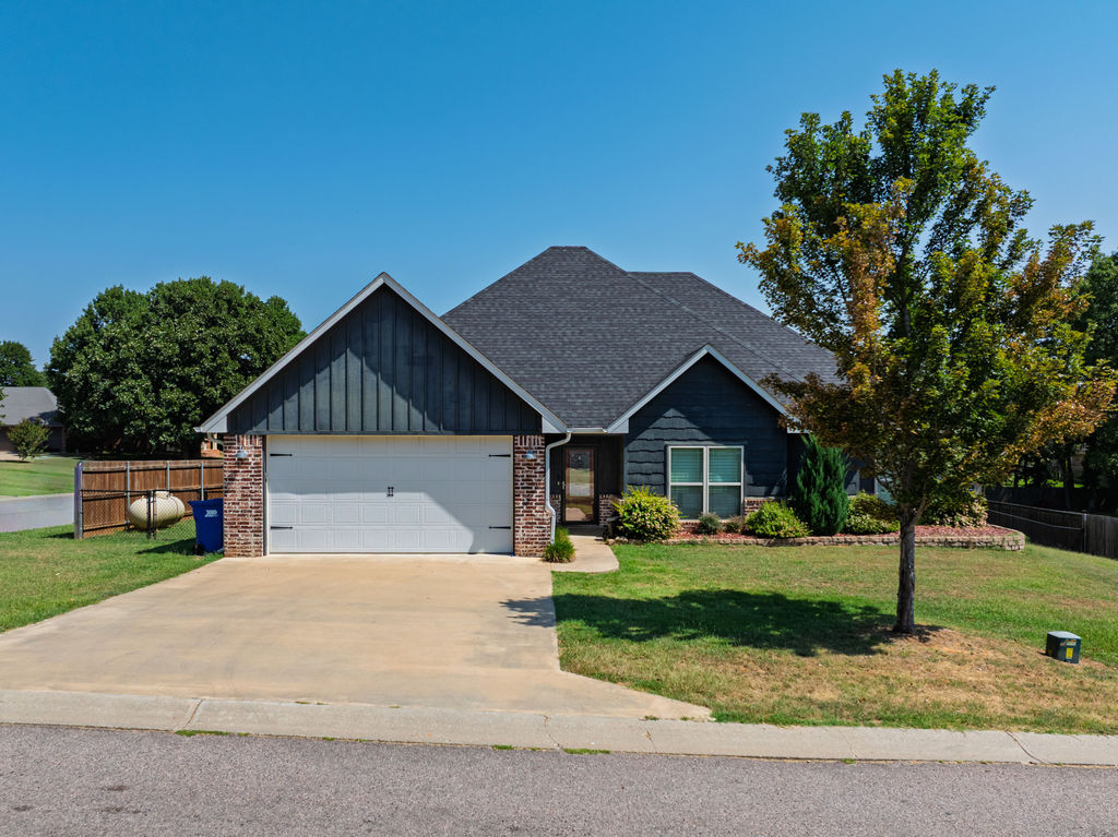 102 Bunker Drive — photo
