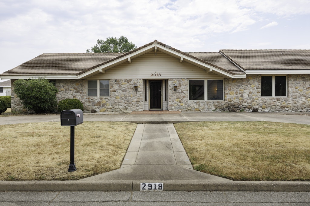 2918 Longridge Lane — photo