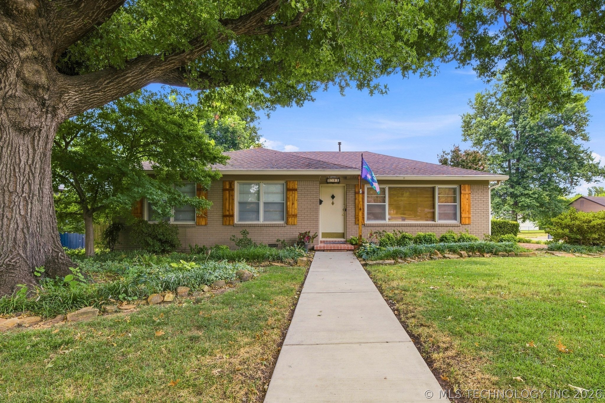 4504 E 25th Place — photo
