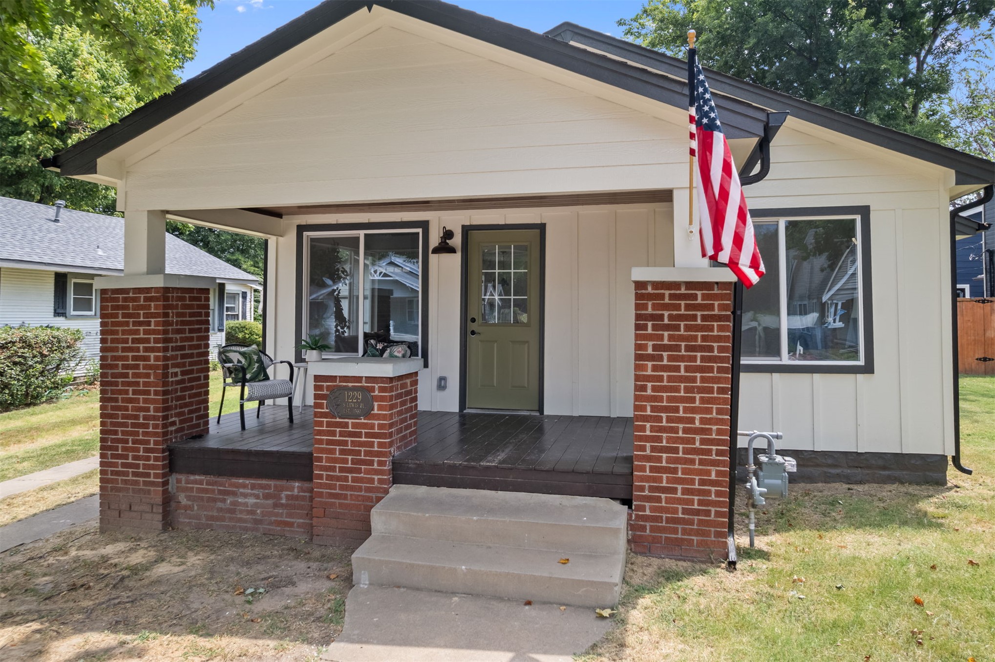 1229 S Lewis Place — photo