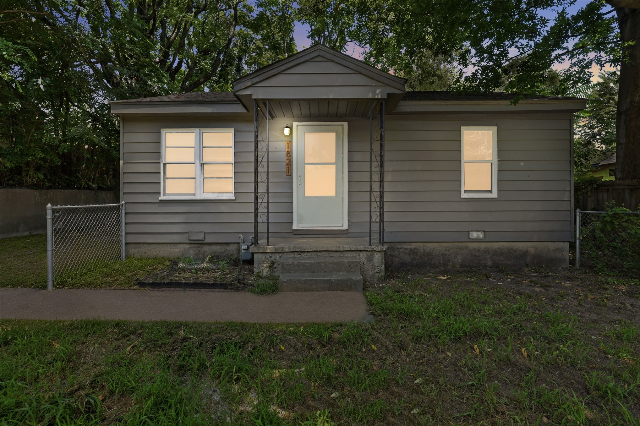 1821 W Archer Street — photo