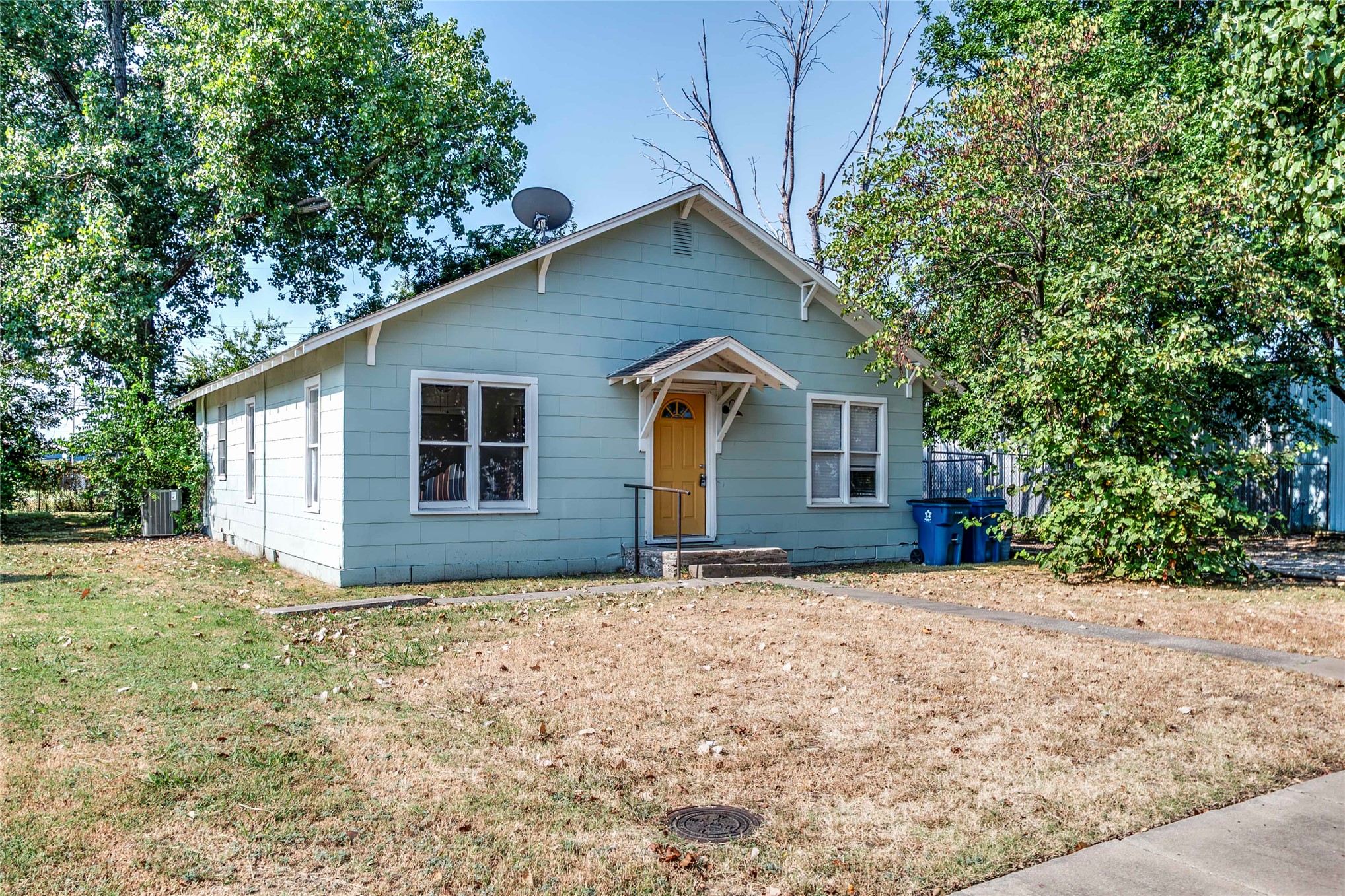 313 W Moses Street — photo