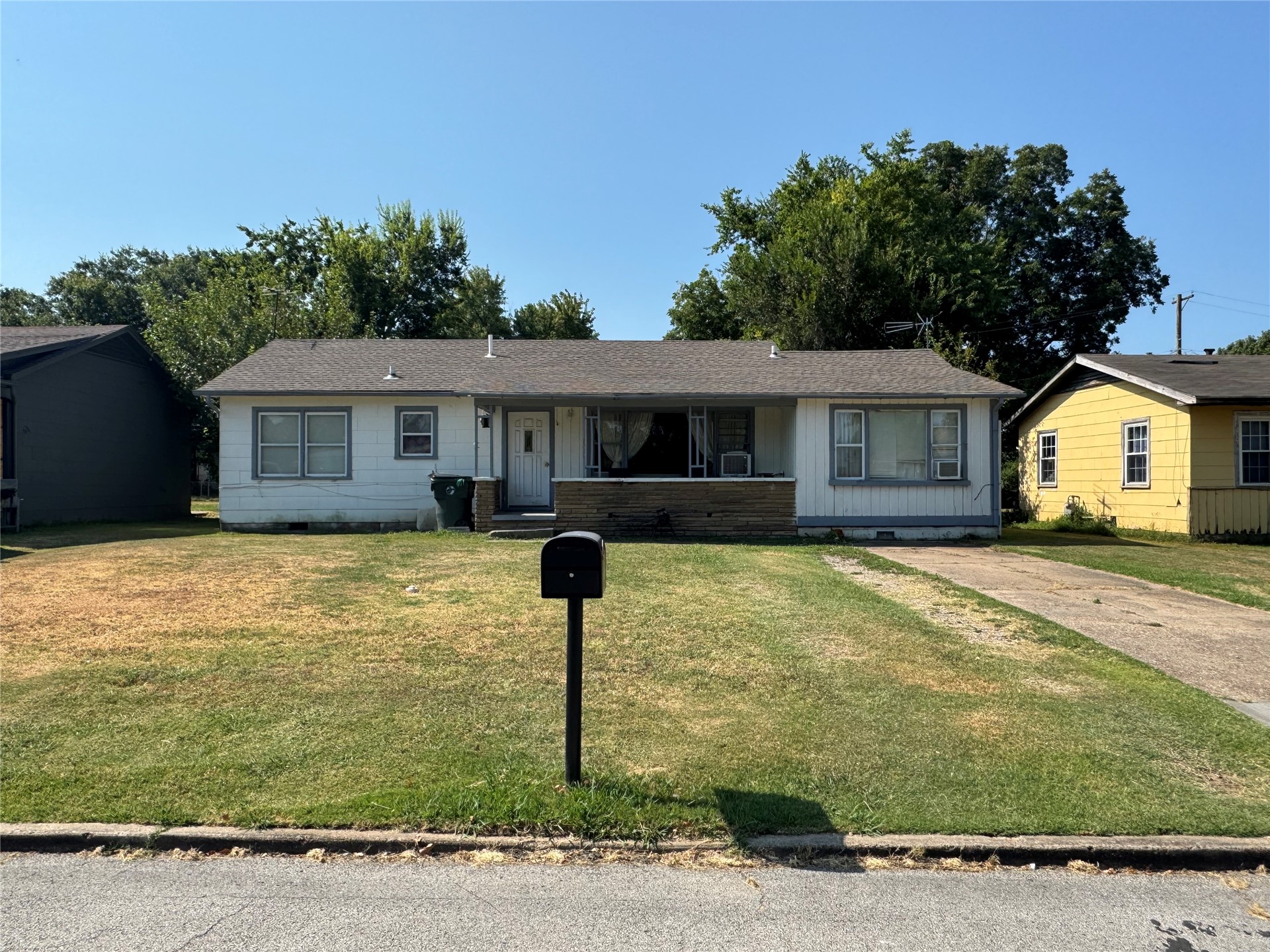 1620 Glennan Drive — photo