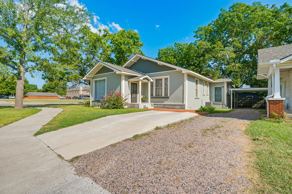 100 E 16th, Ada, OK 74820 — photo 2
