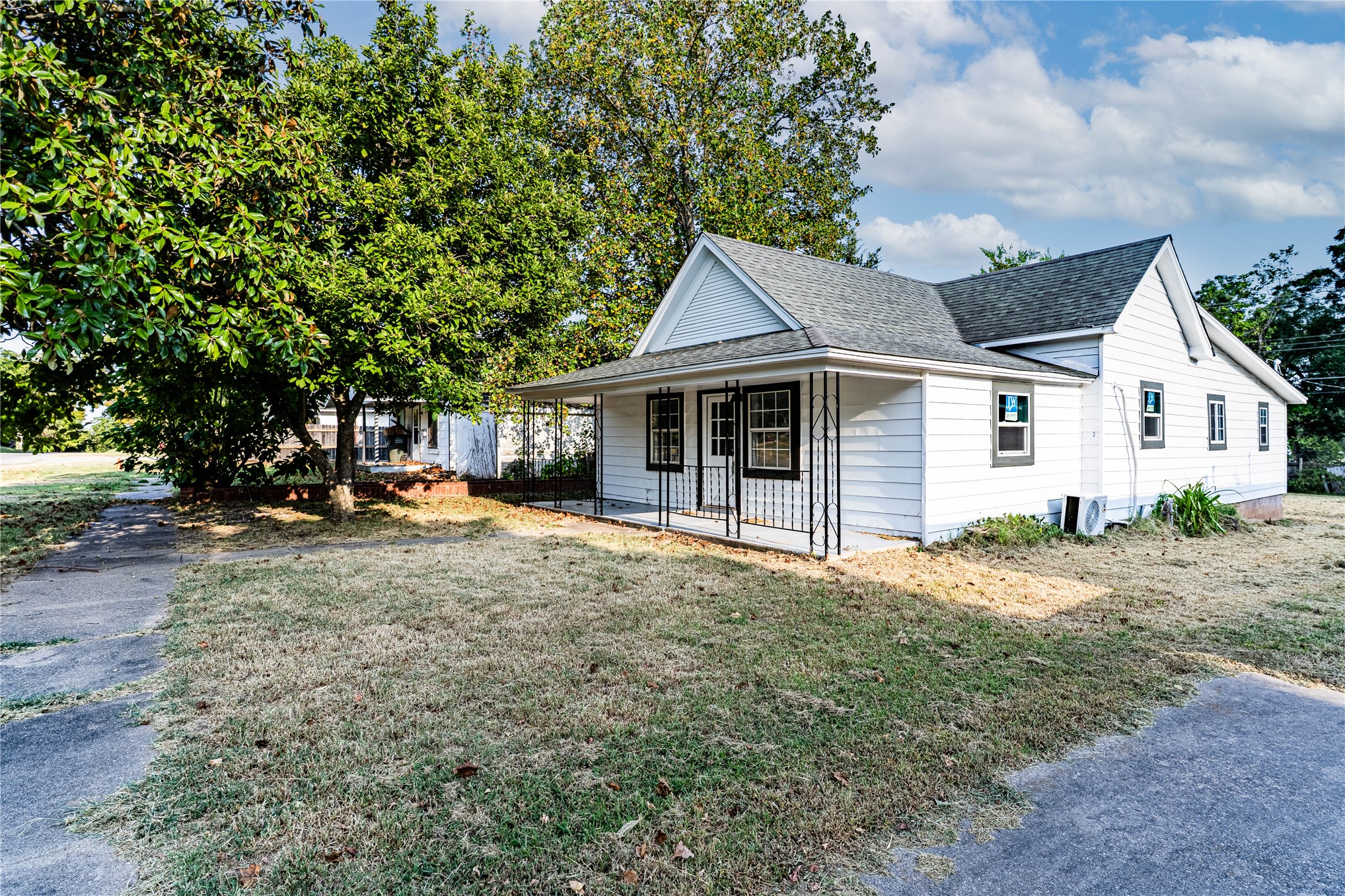 508 E 3rd Avenue, Bristow, OK 74010 — photo 2