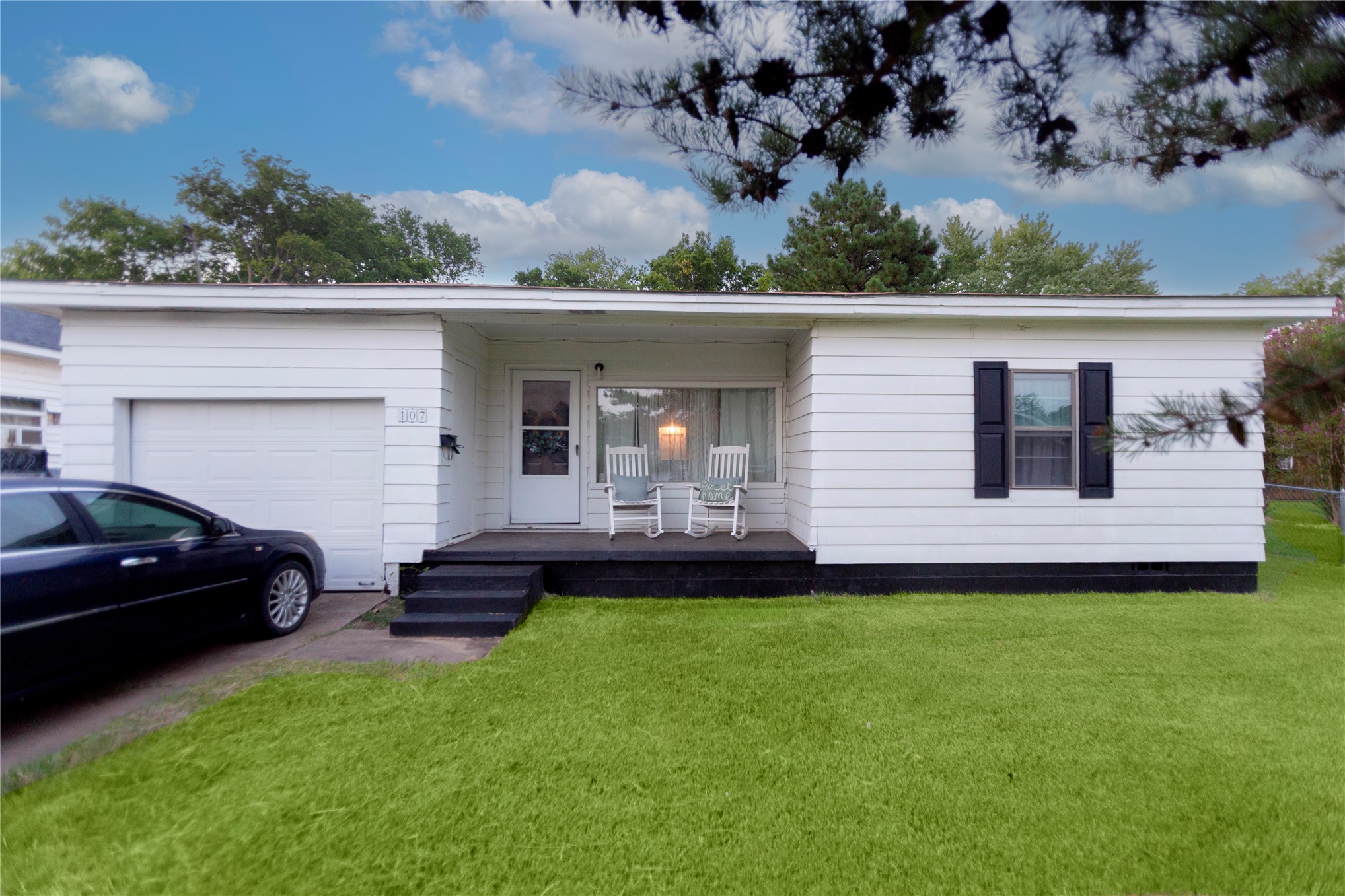 107 E Taylor — photo