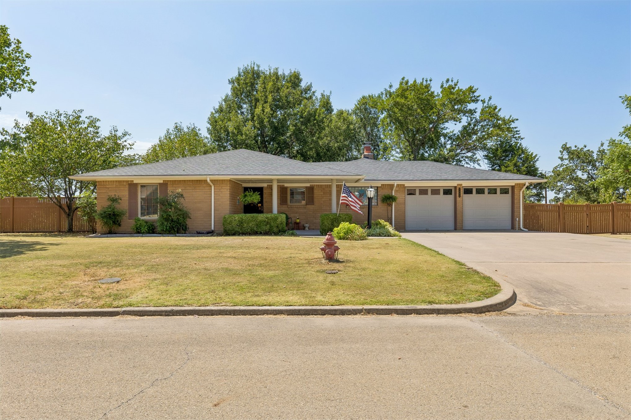 1002 Sunset Circle — photo