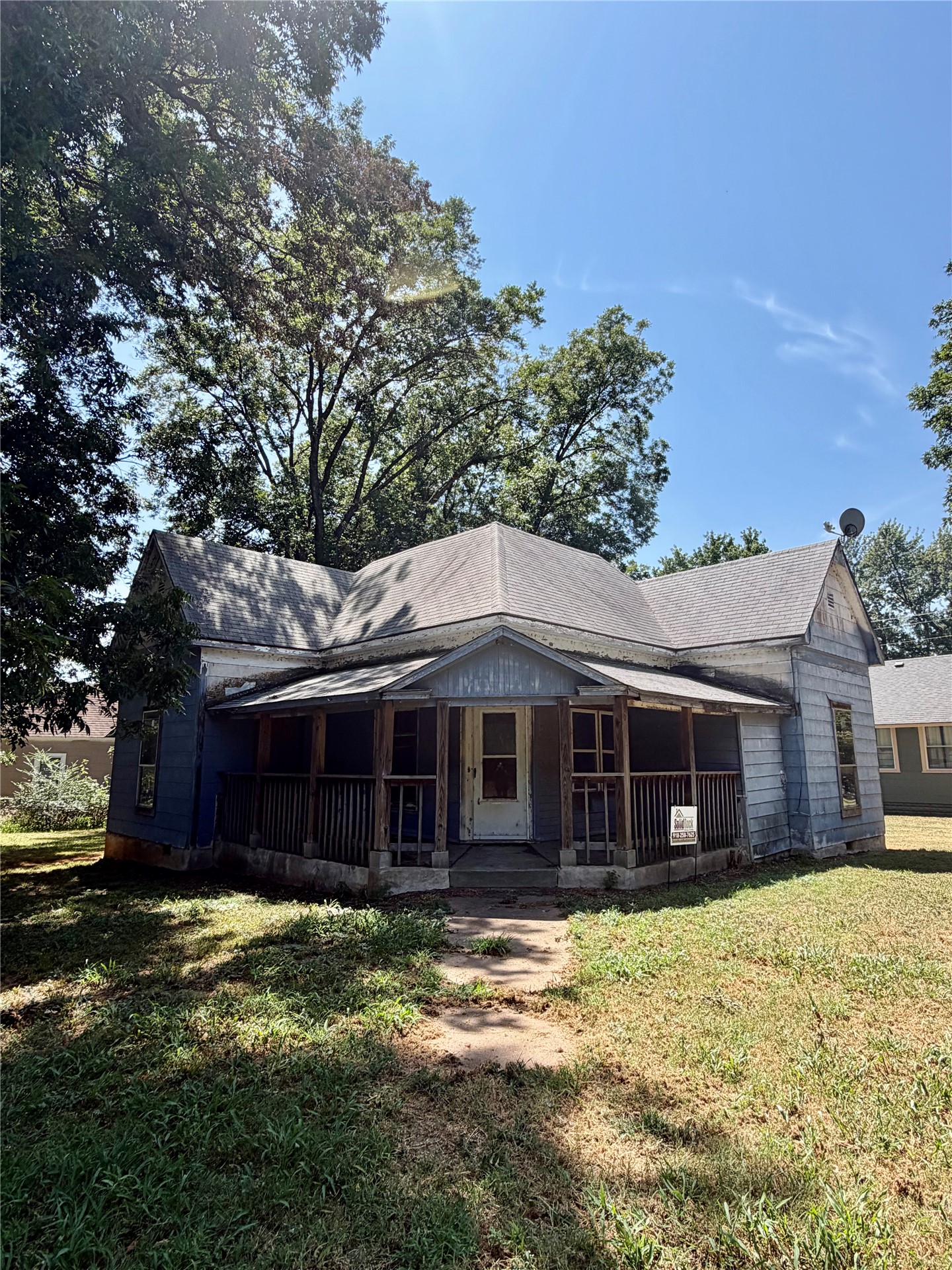 300 S Rosehill Avenue — photo