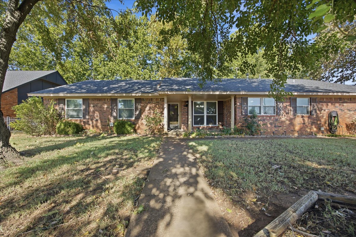1024 N Forest Place — photo