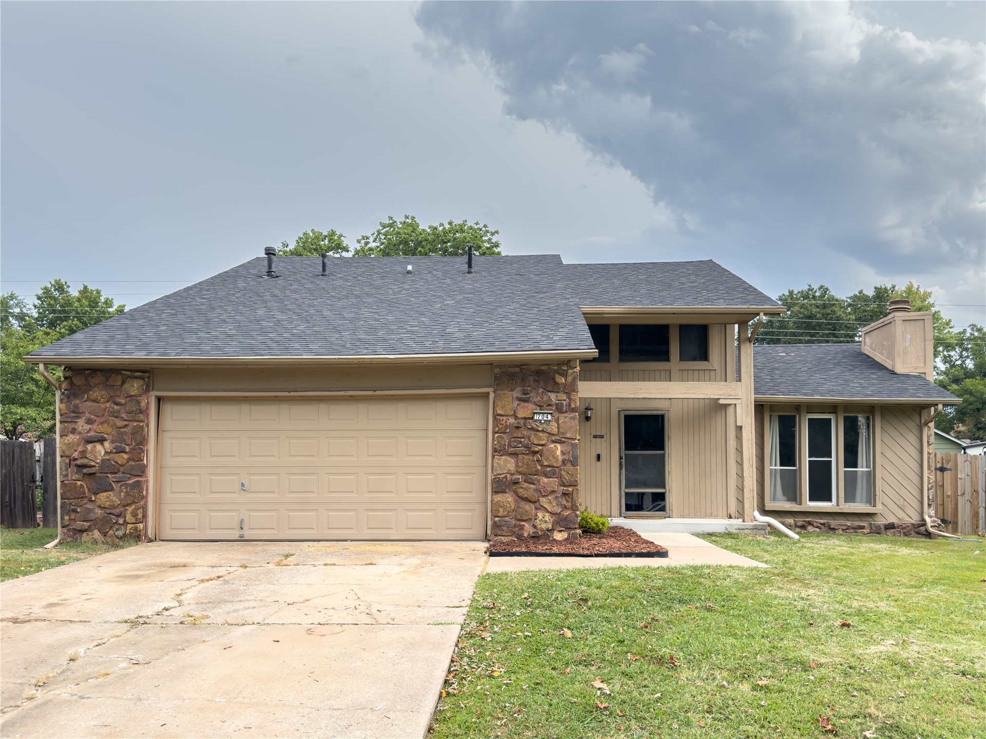 704 W Vicksburg Street — photo
