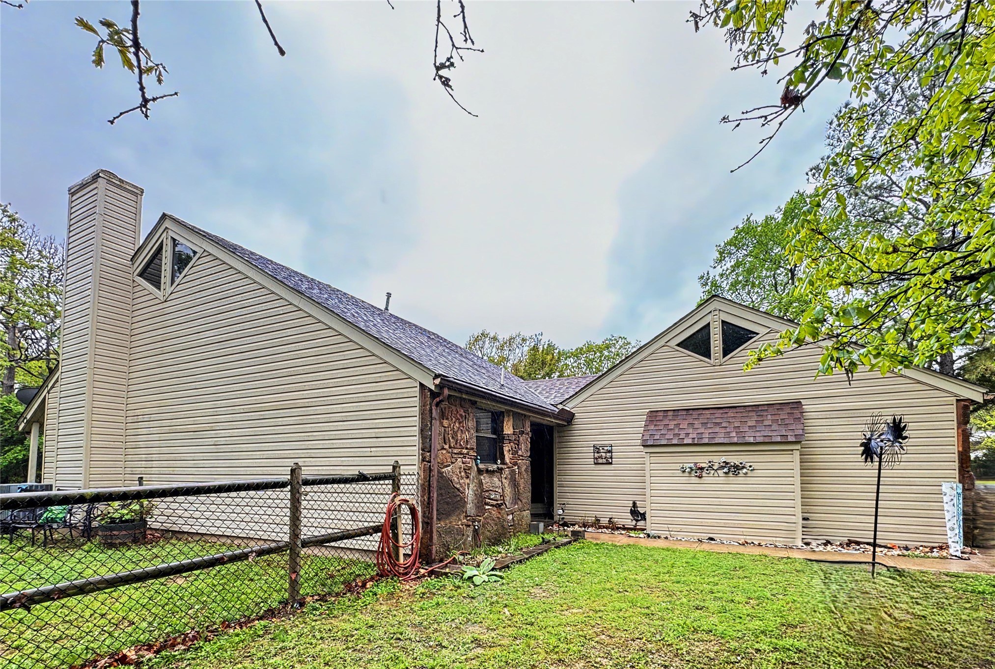 105 Summit Ridge Drive — photo