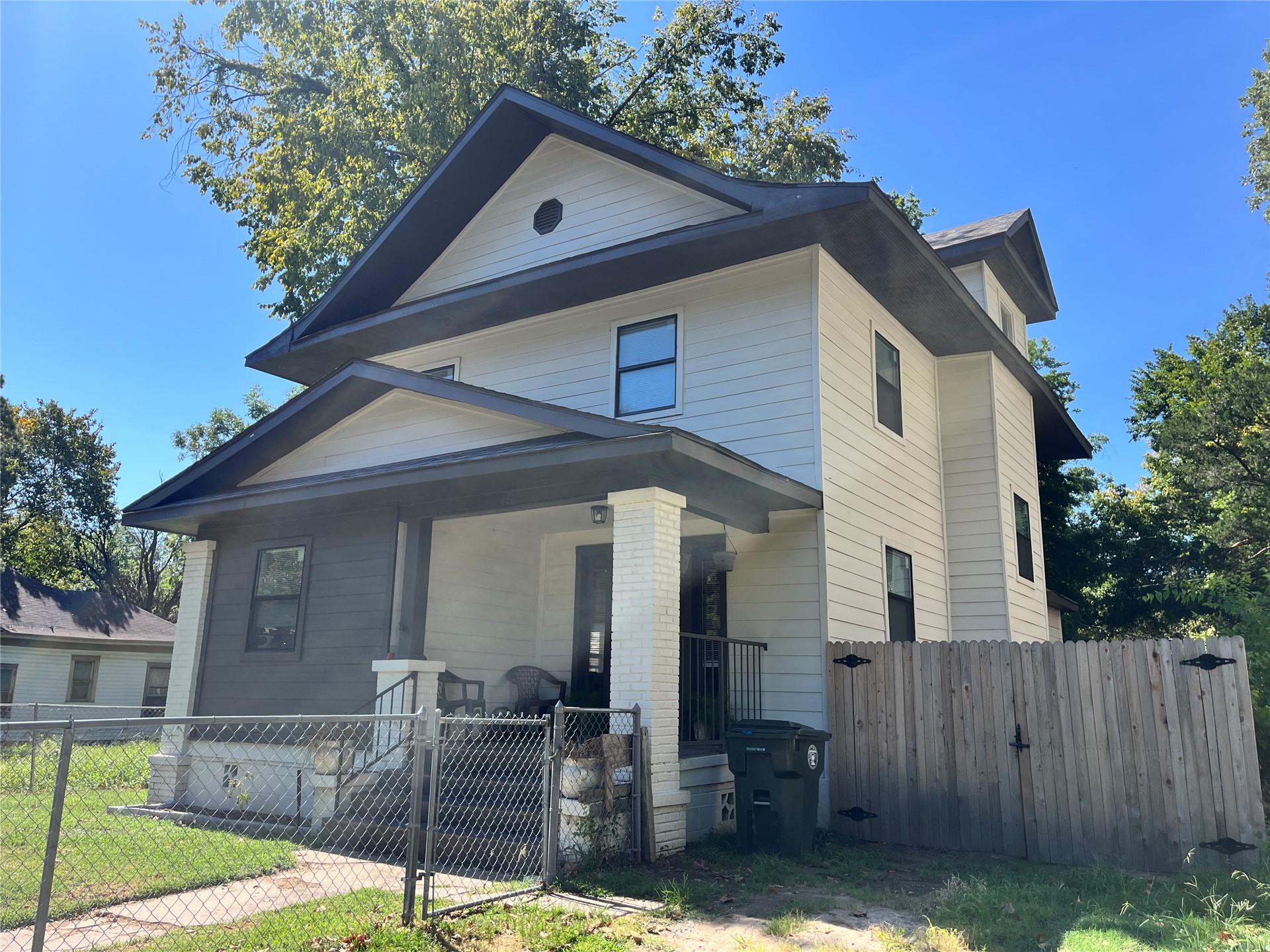 623 Lawrence Street — photo