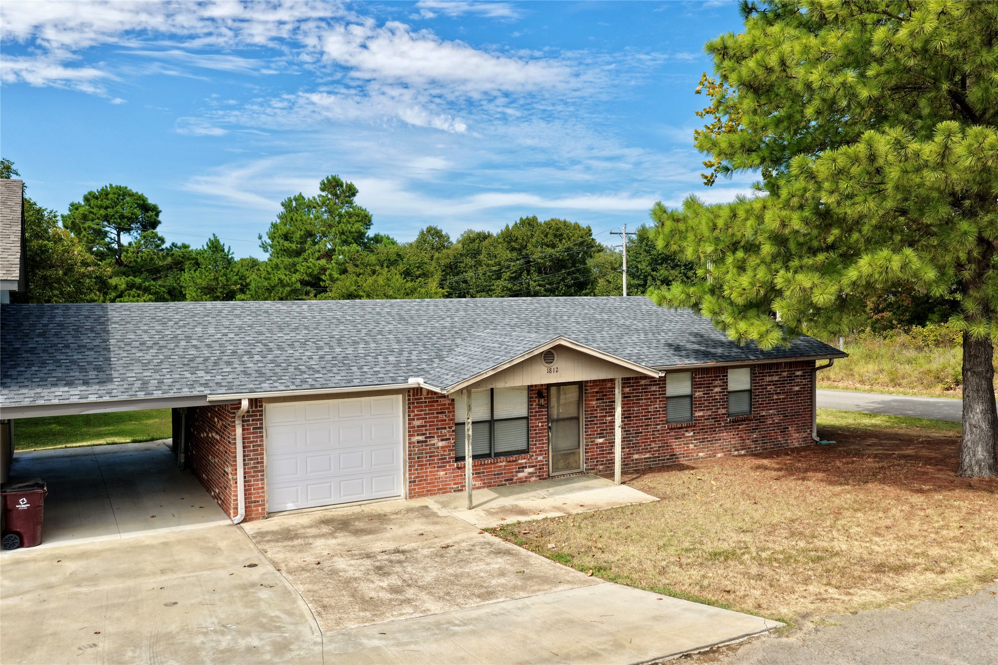 1812 Sunset Drive — photo