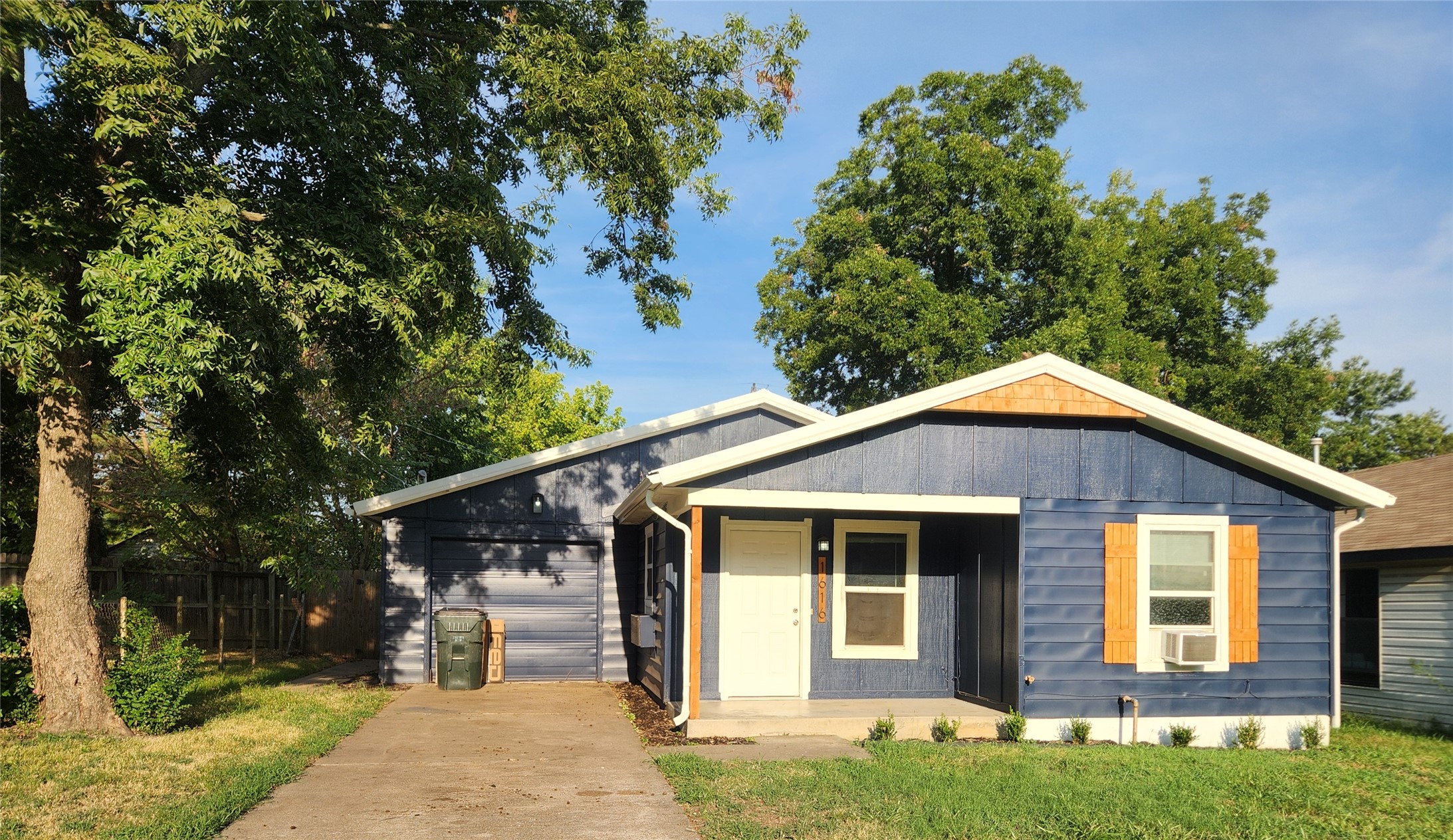 1616 S Park Street — photo
