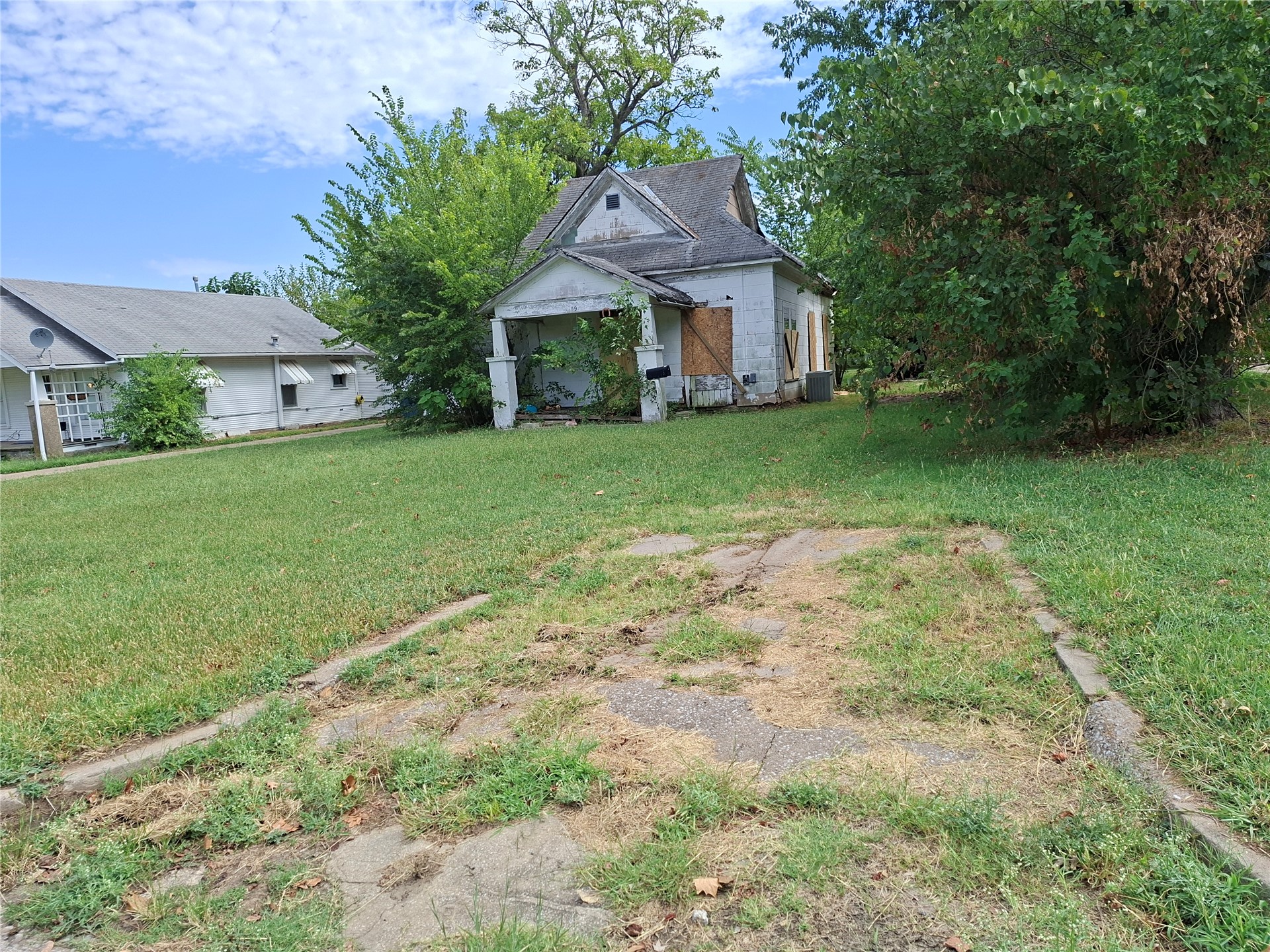 1109 E Broadway — photo