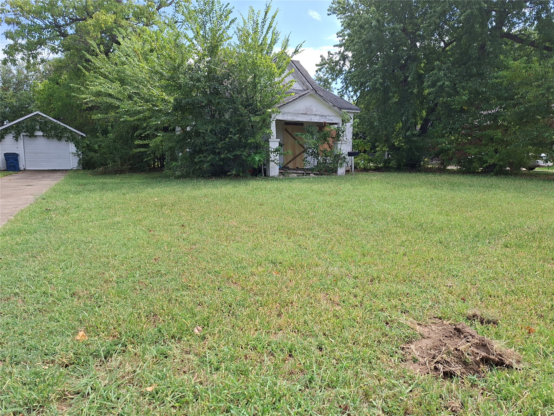 1109 E Broadway, Cushing, OK 74023 — photo 2