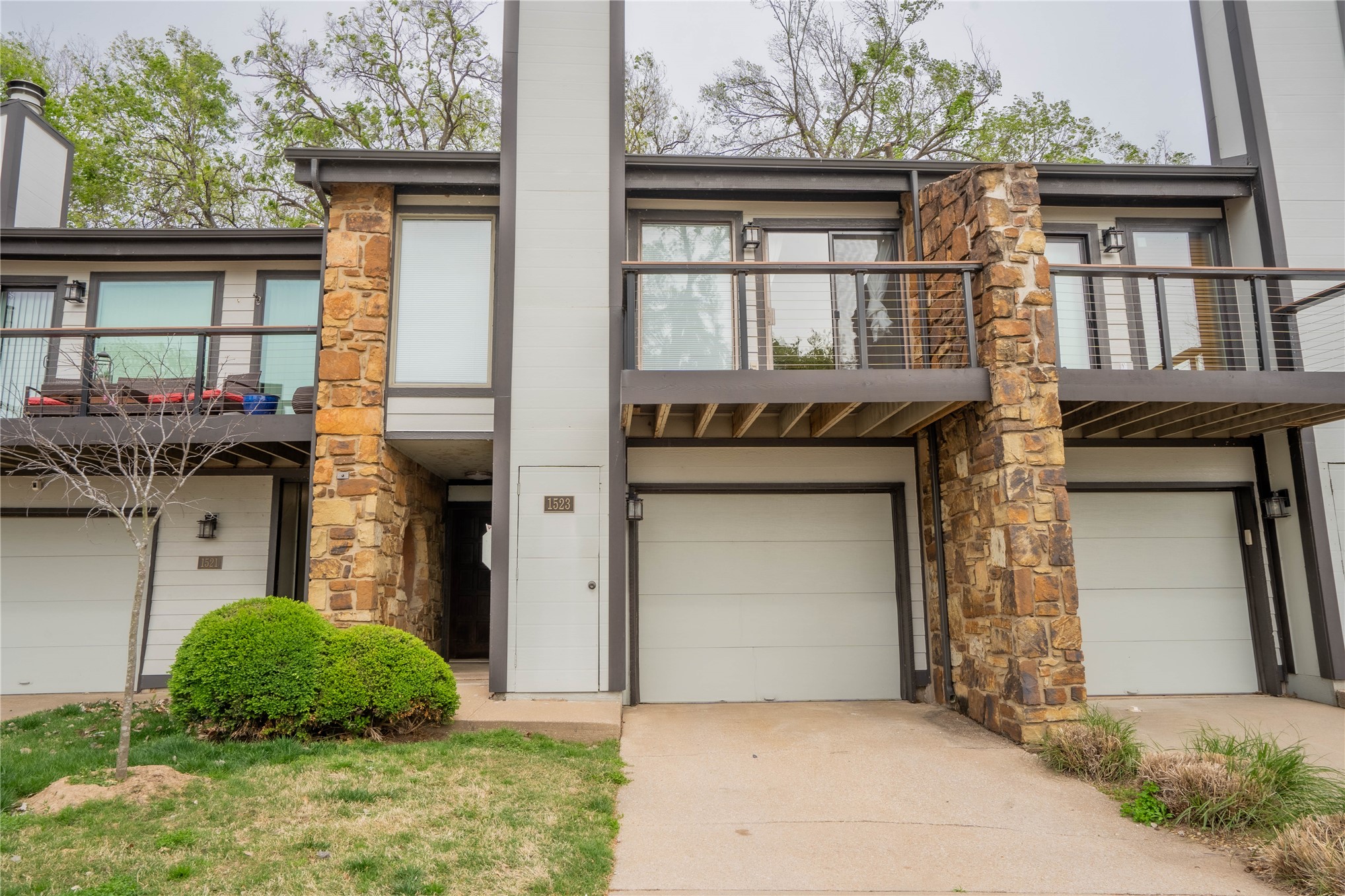 1523 Riverside Drive 1523 — photo