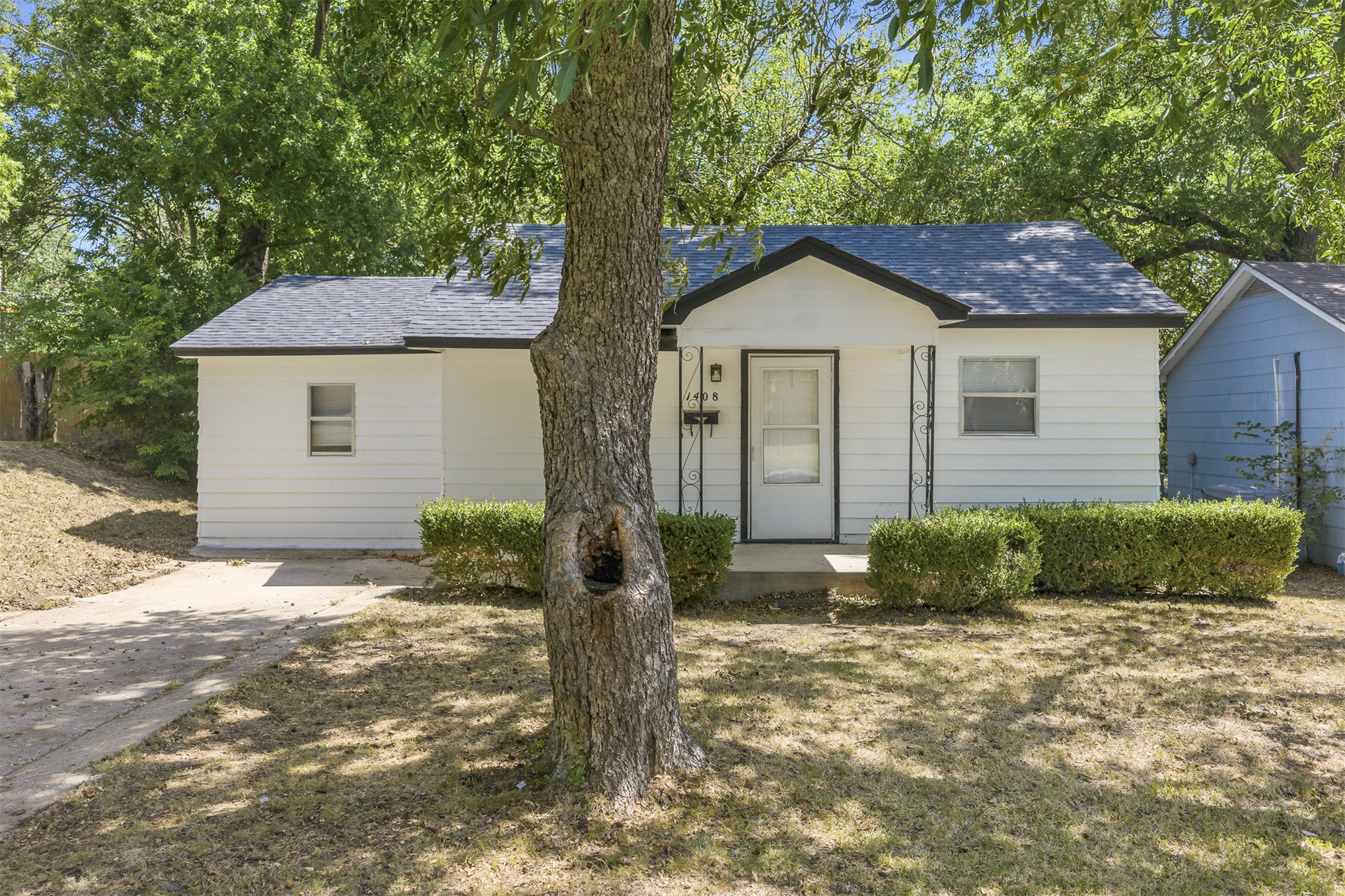 1408 Holt — photo