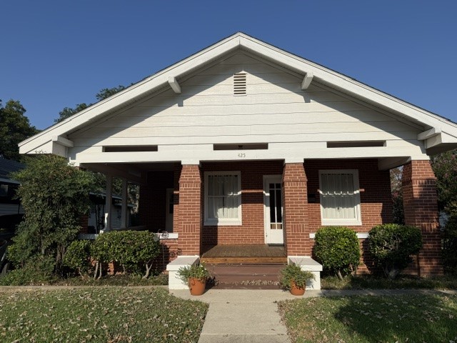 425 I — photo
