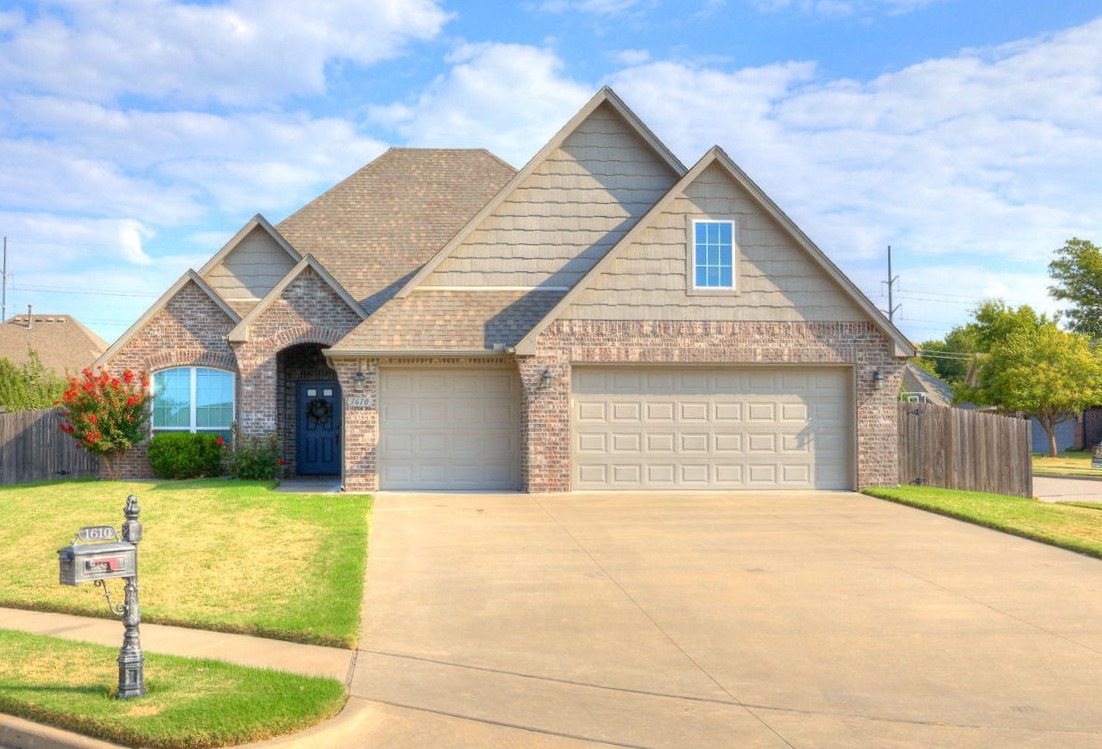 1610 E Roanoke Court — photo