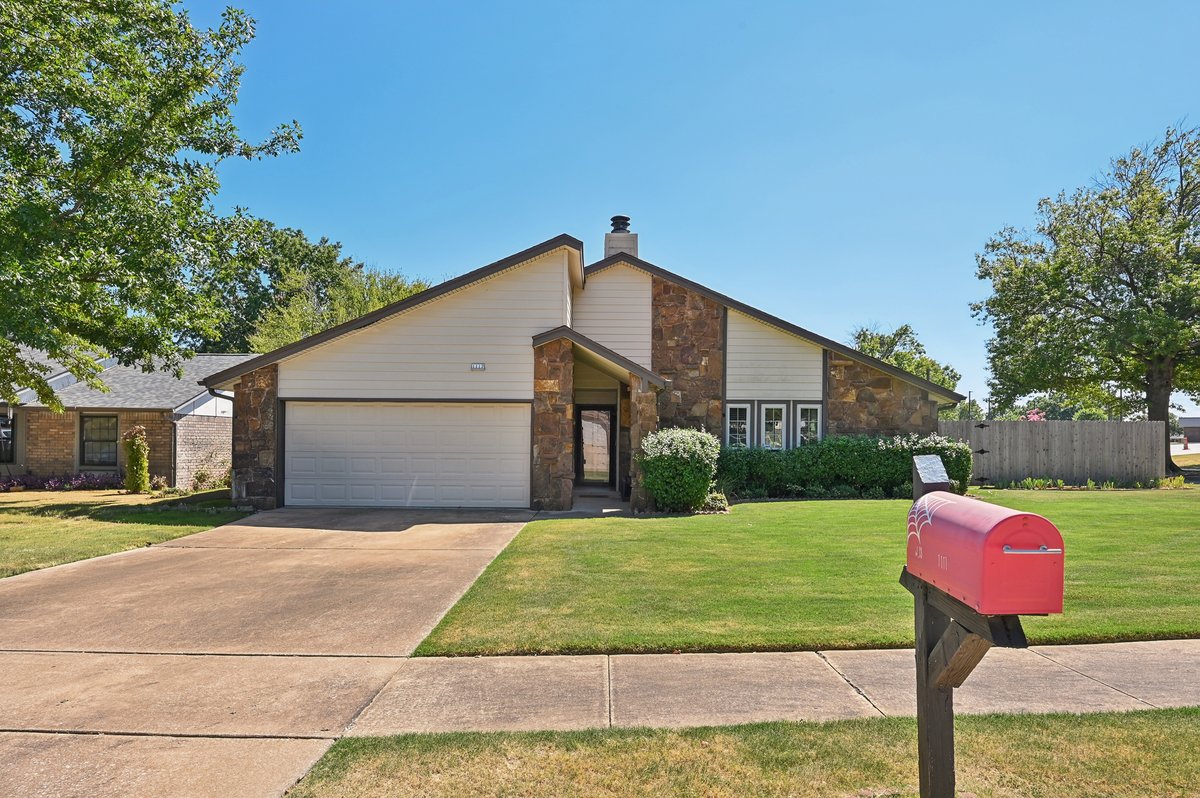 1117 W Vicksburg Place — photo