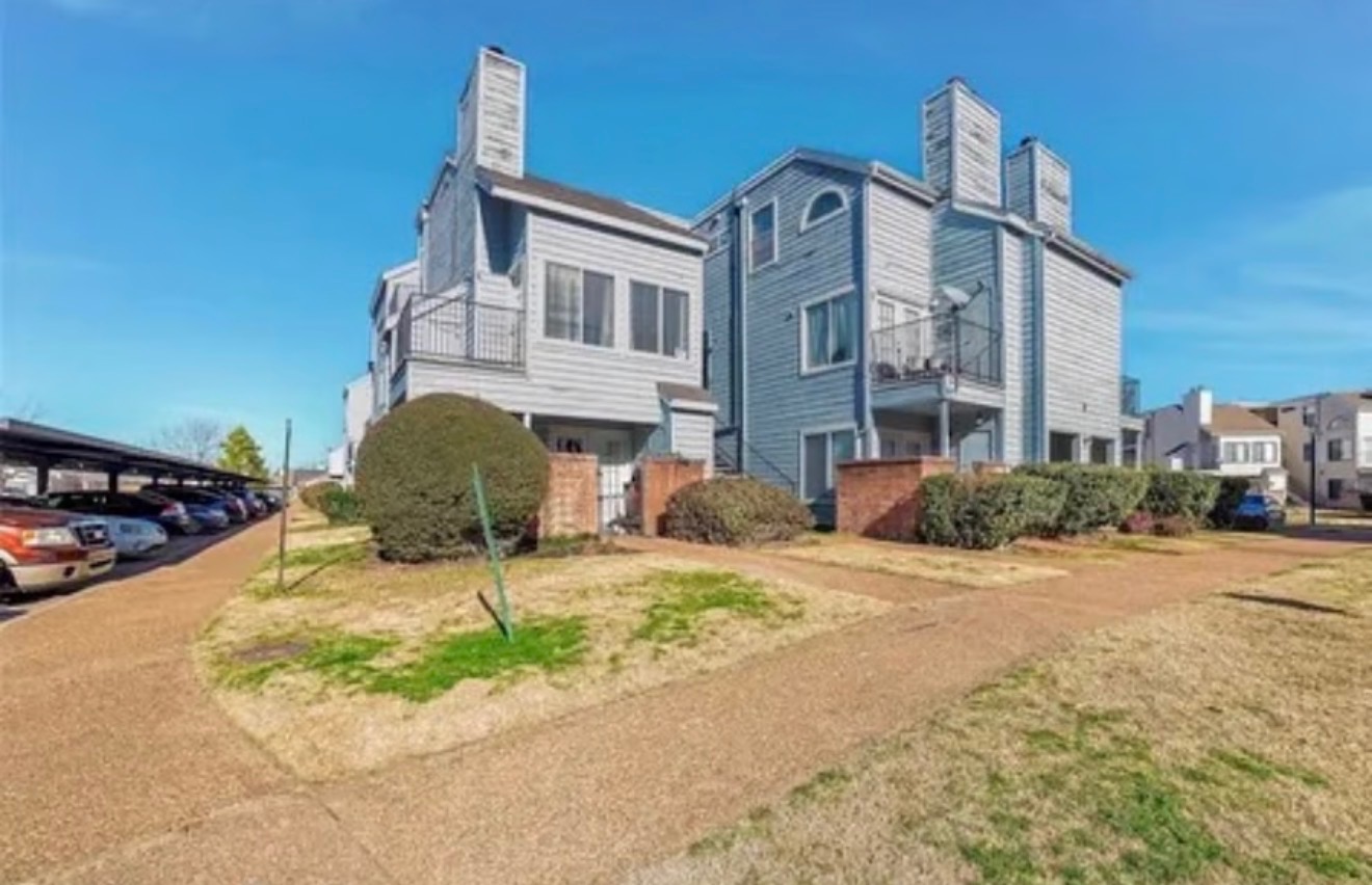 1802 E 66th Place 303 — photo