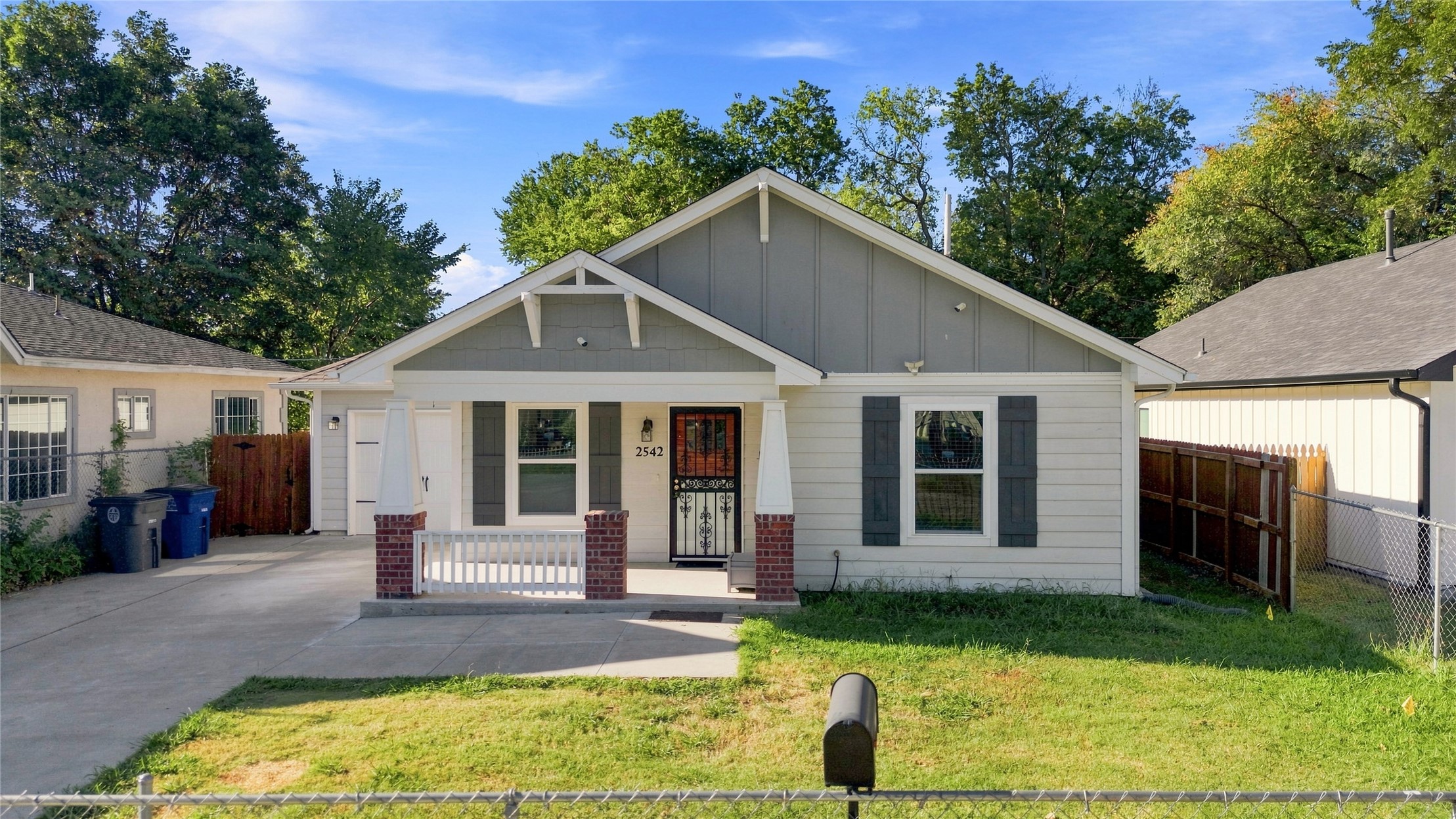 2542 E Archer Street — photo