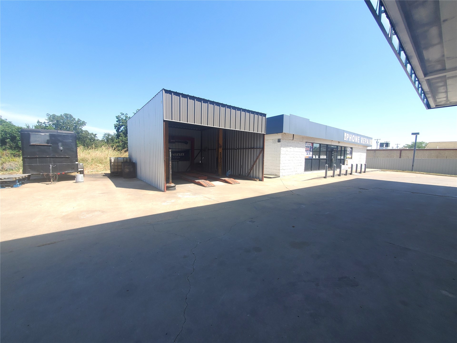 7701 E 21 Street — photo