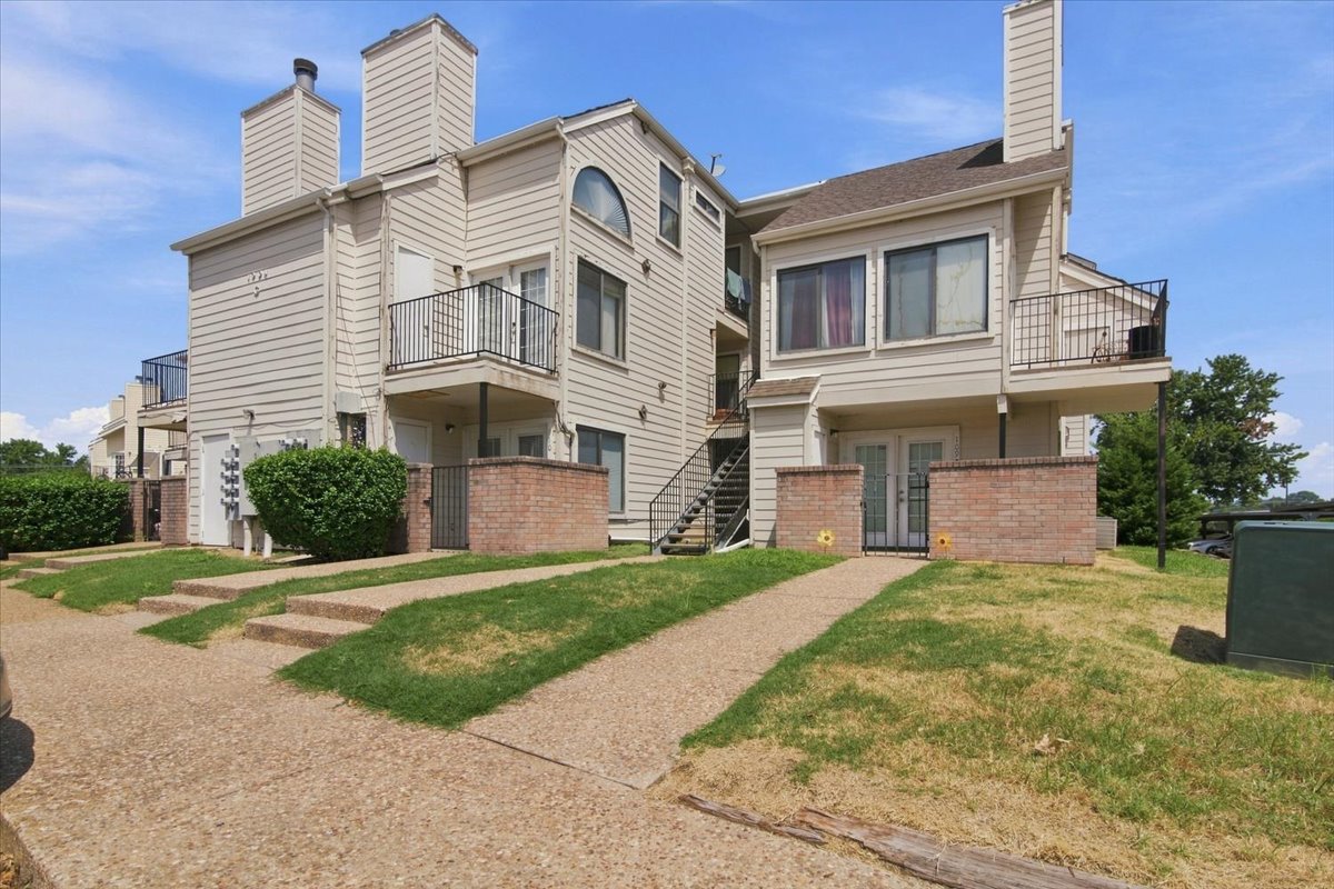 1904 E 66th Place C110 — photo