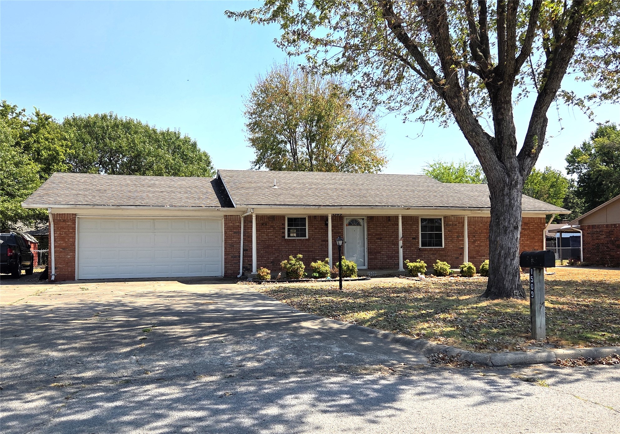 1509 Lahoma — photo