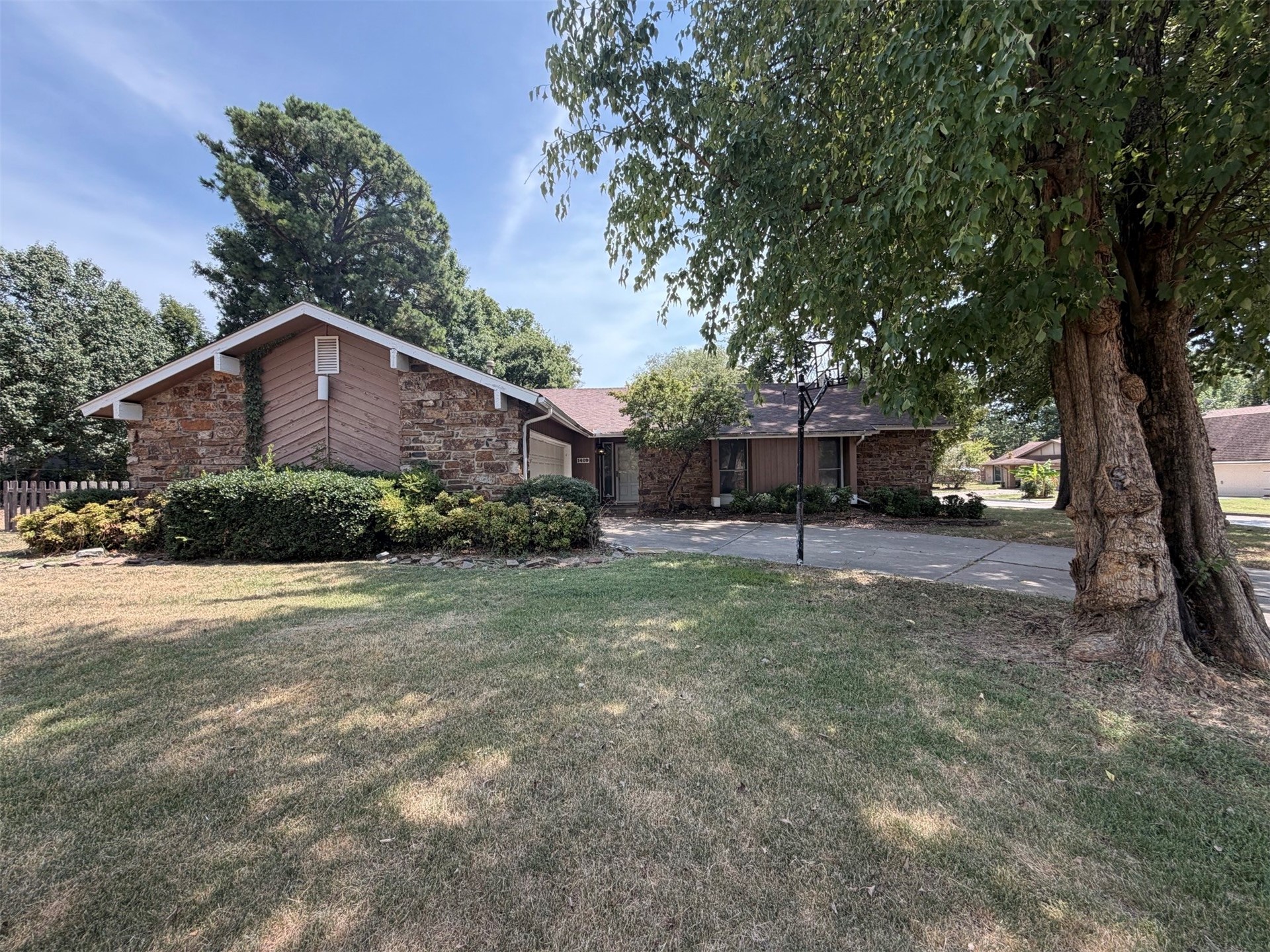 1409 S Walnut Avenue — photo