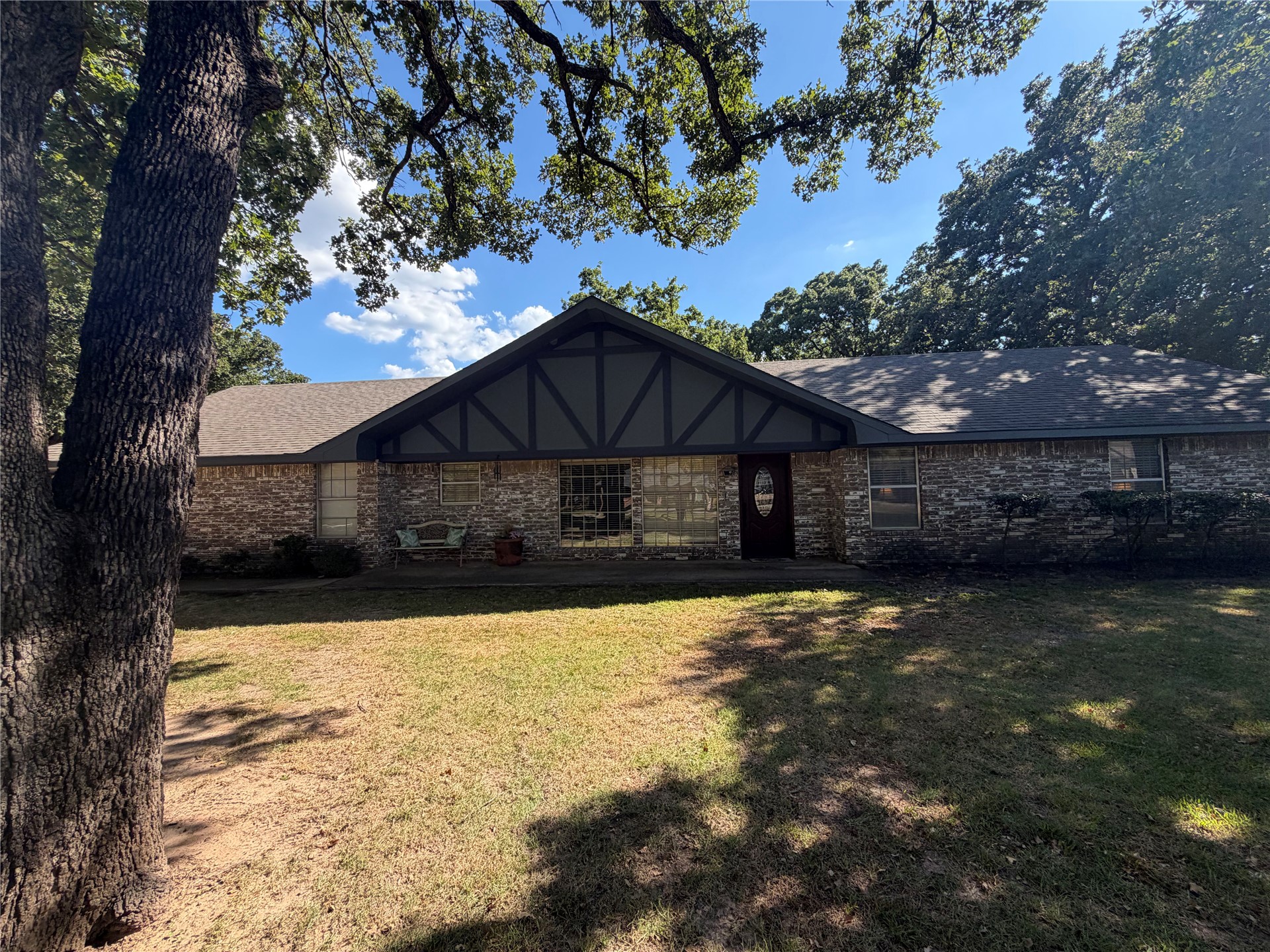8 Town and Country Circle — photo