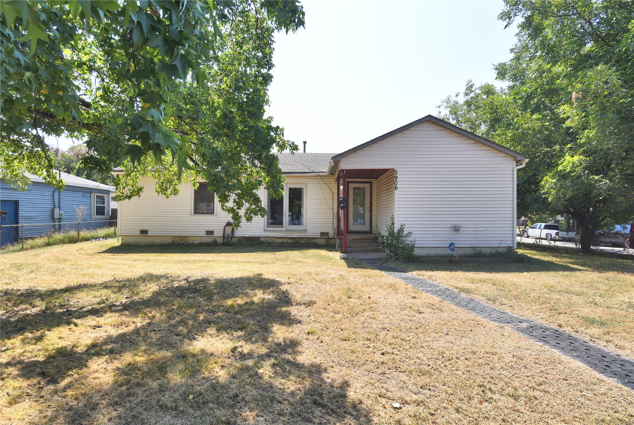5906 E King Street — photo