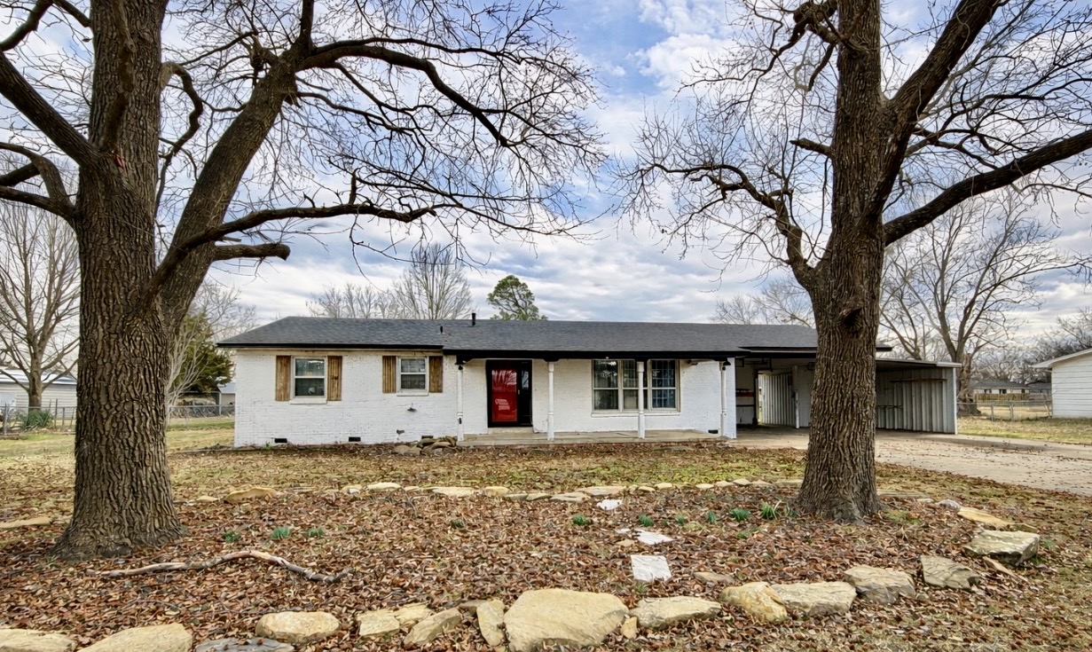 908 W Commercial — photo
