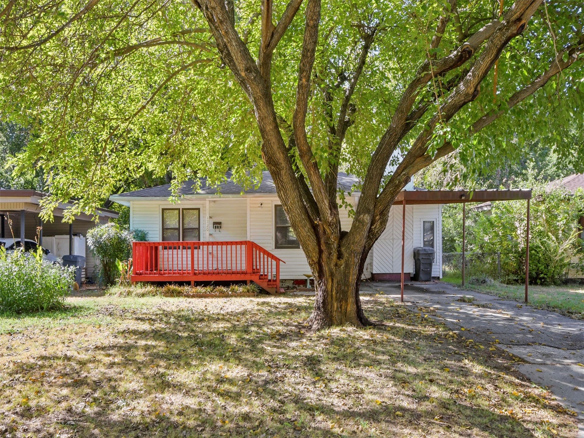 1720 Easley — photo