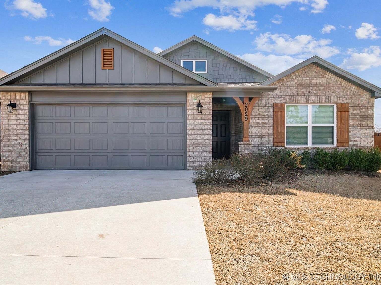 2029 W Huntsville Place — photo