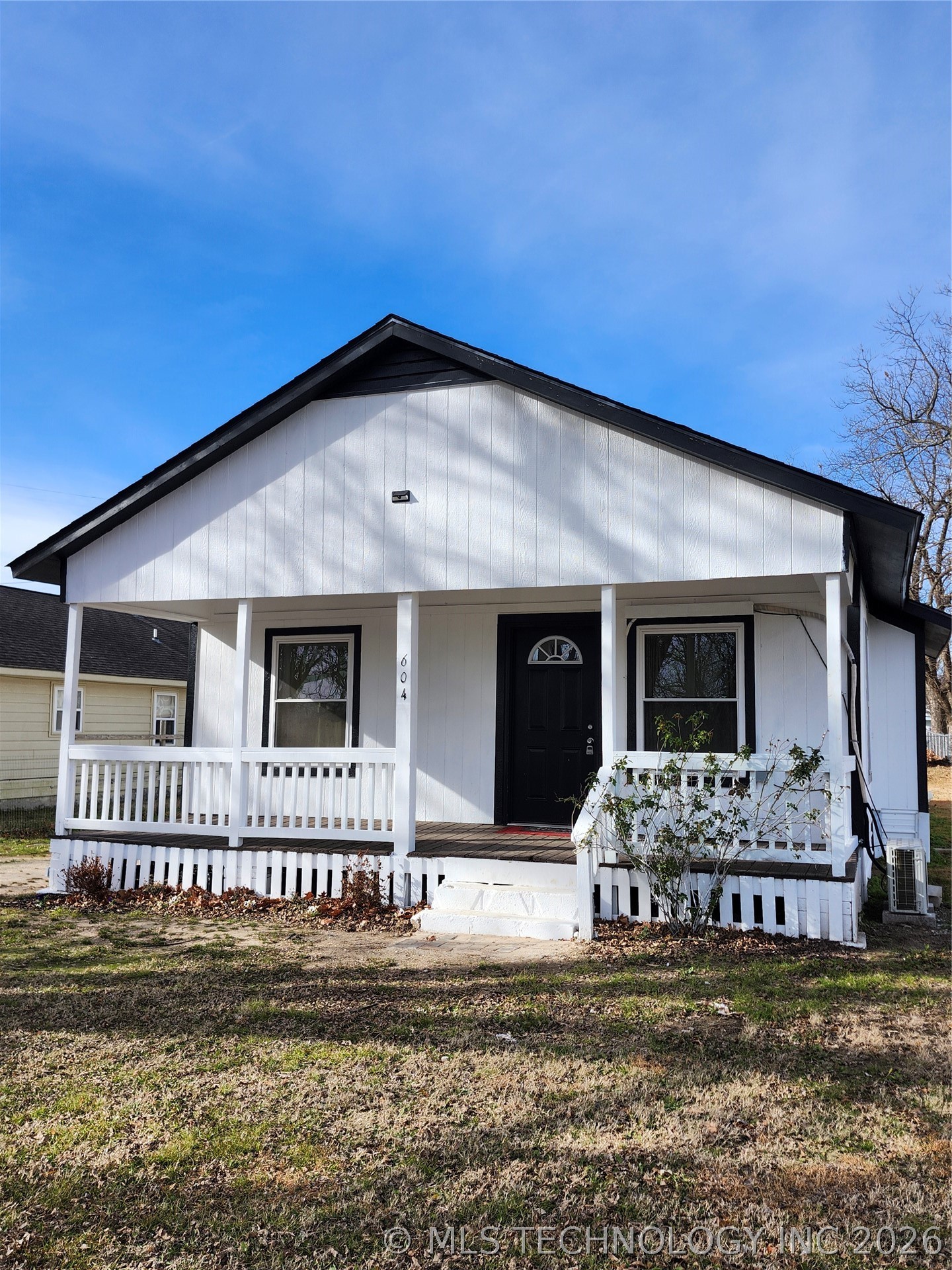 604 N Oak Street — photo