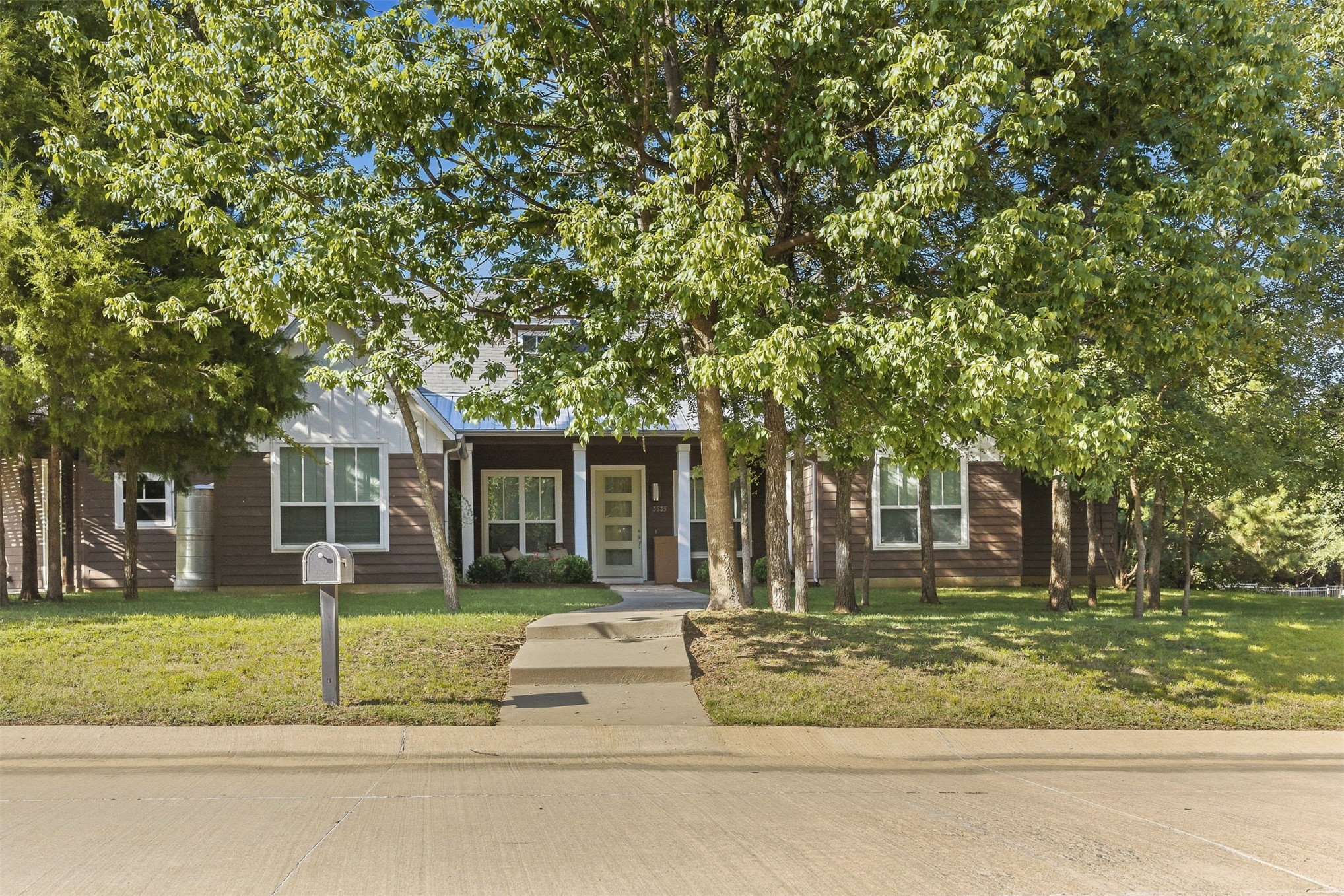 3535 Highland Oaks Circle — photo